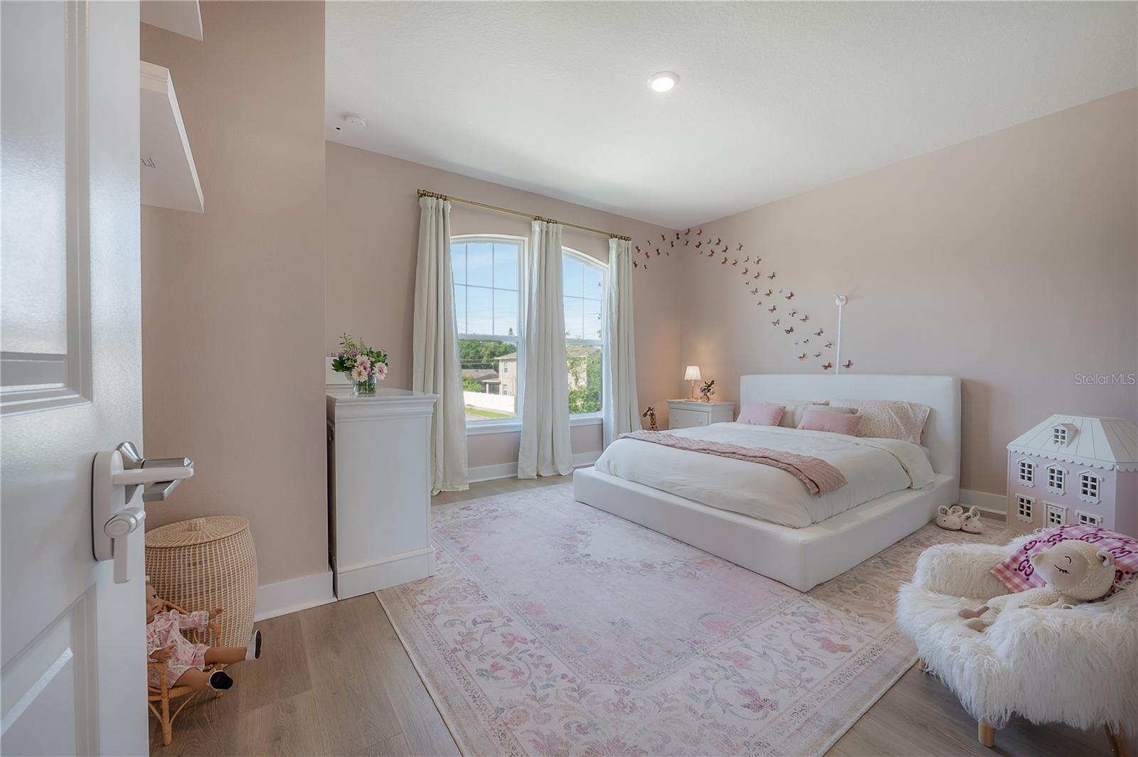 3819 W KENSINGTON AVE