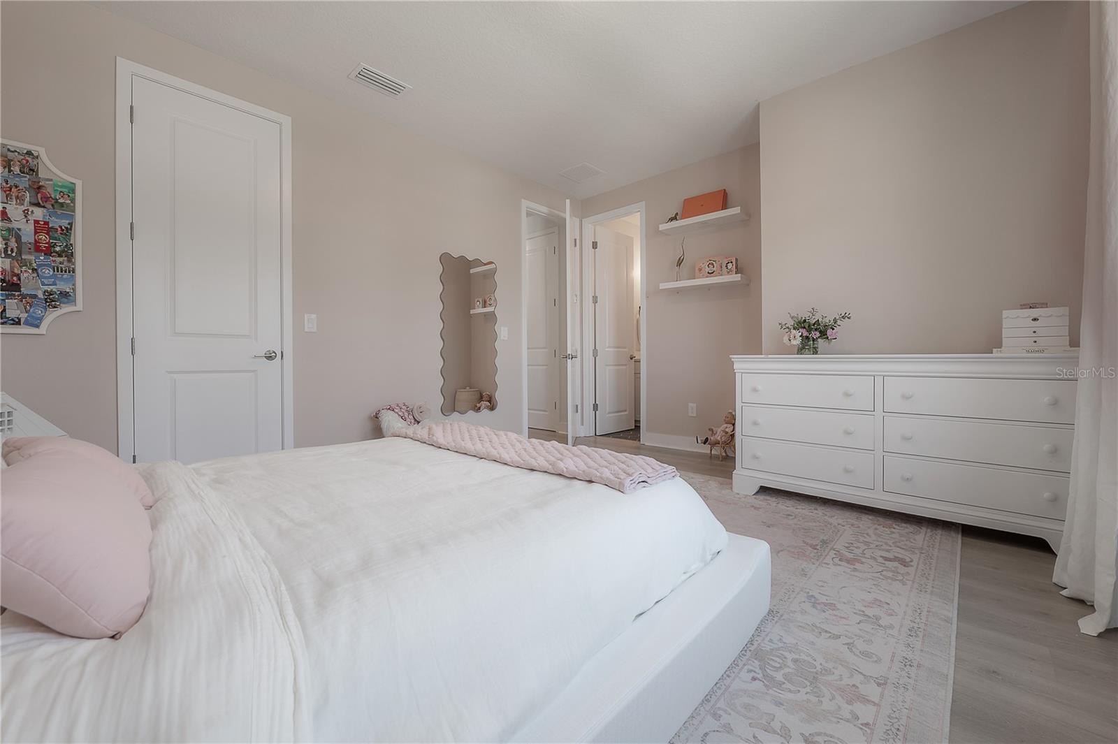 3819 W KENSINGTON AVE