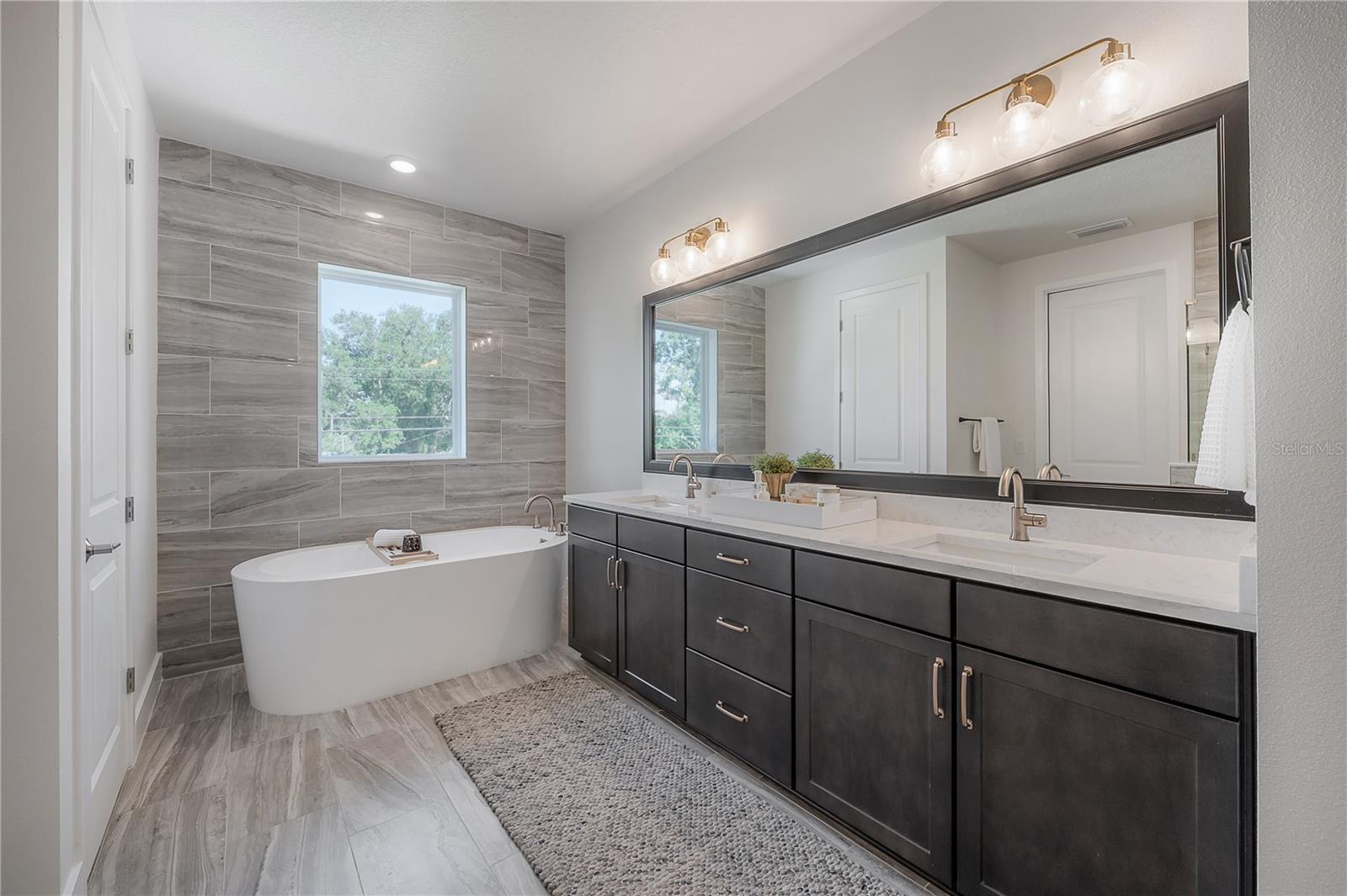 3819 W KENSINGTON AVE