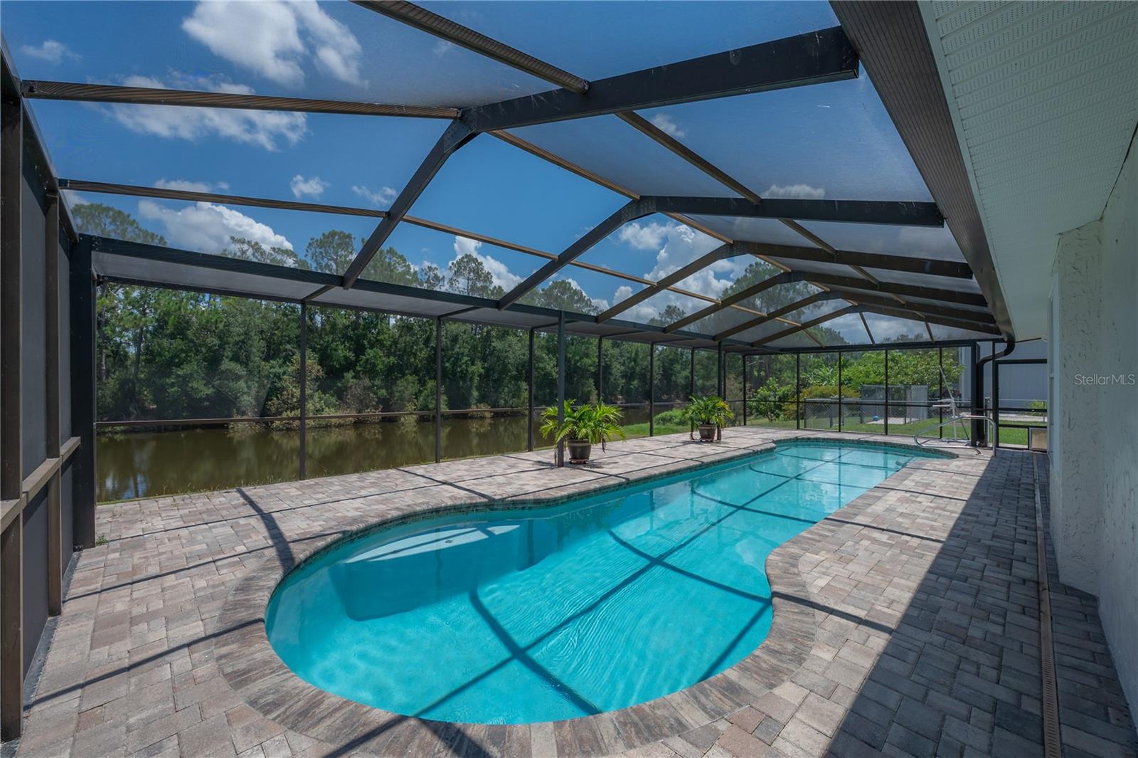 6142 CAROLINE DR