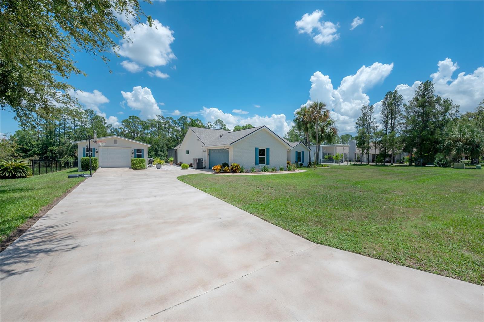 6142 CAROLINE DR