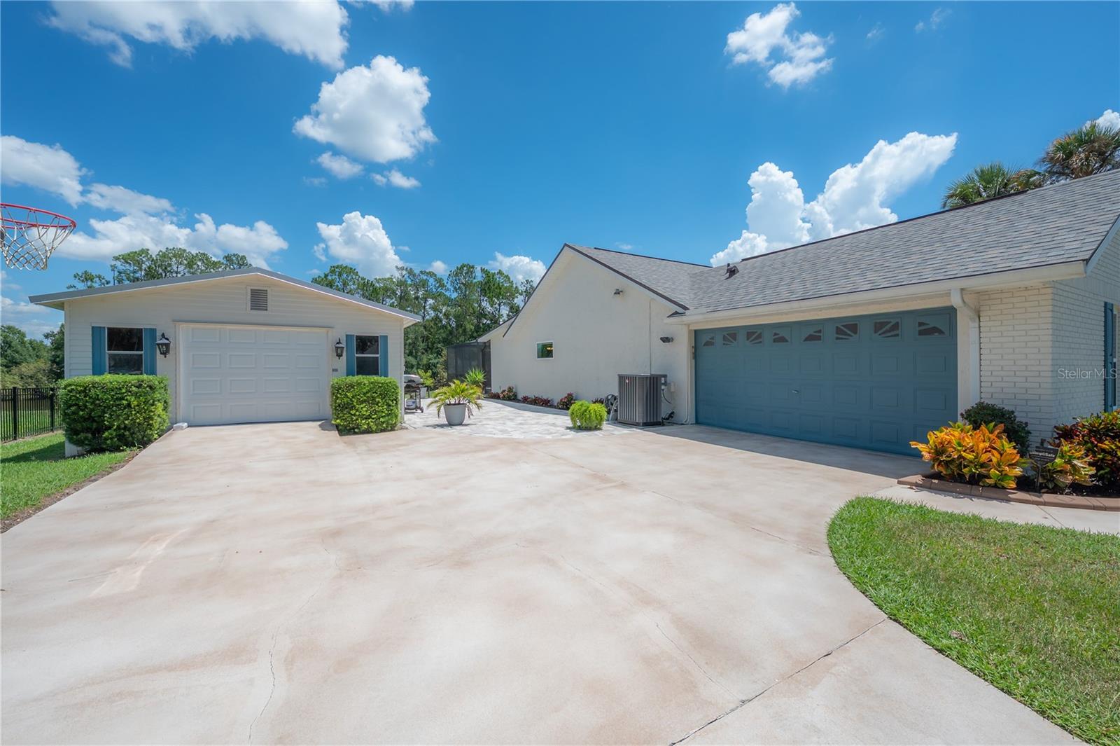 6142 CAROLINE DR