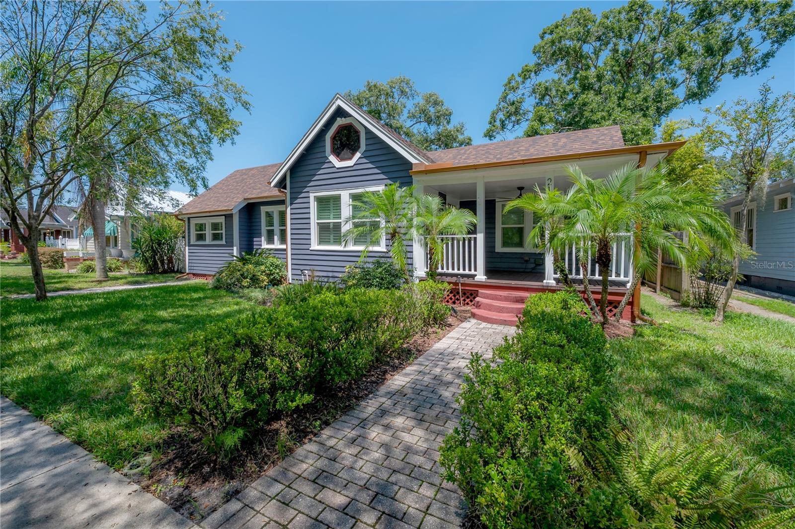 213 W COMANCHE AVE