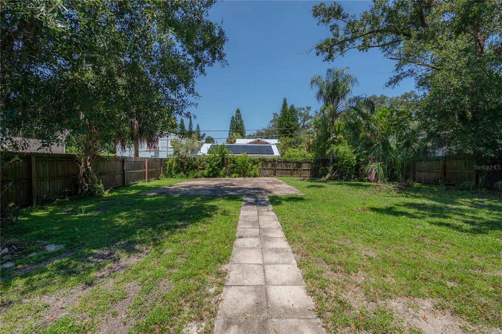 213 W COMANCHE AVE