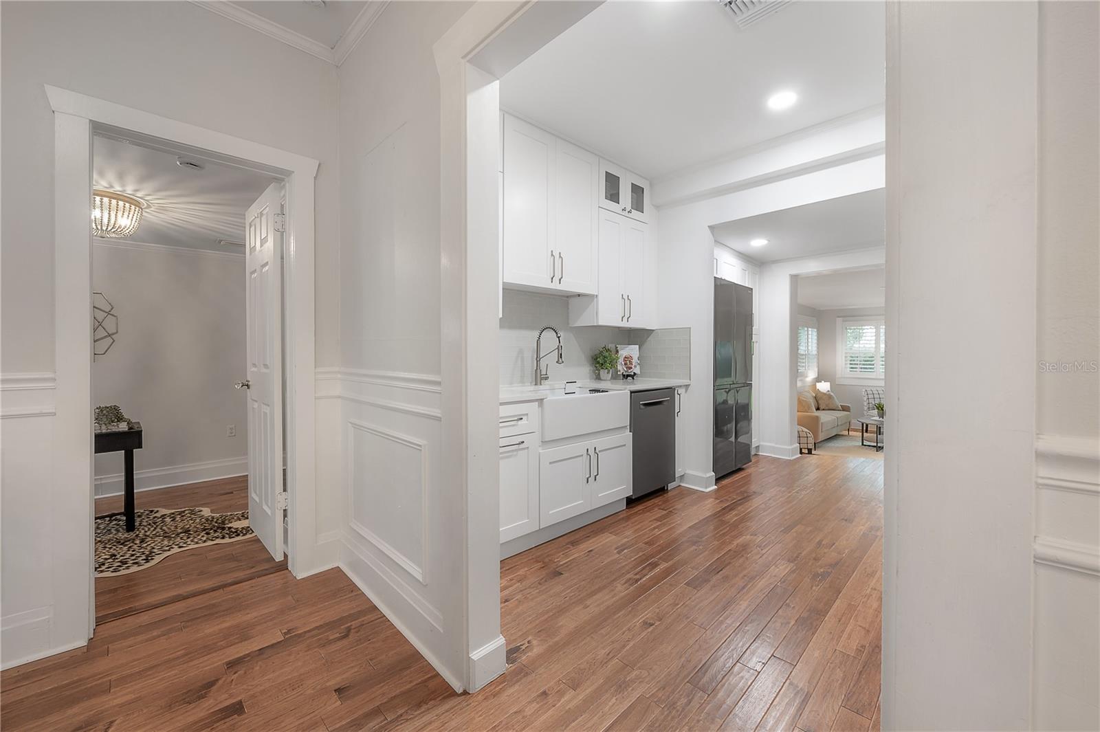 213 W COMANCHE AVE
