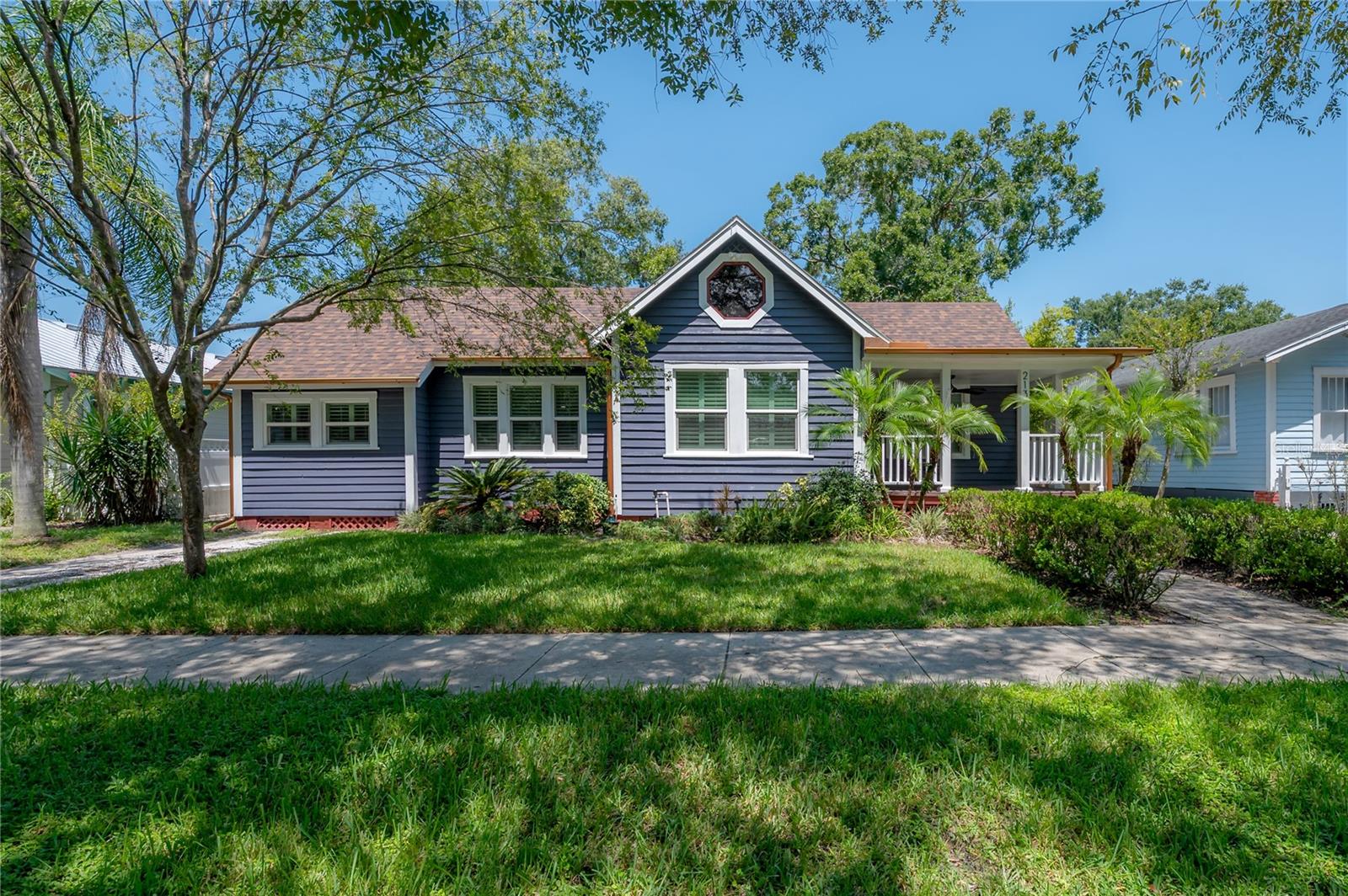 213 W COMANCHE AVE