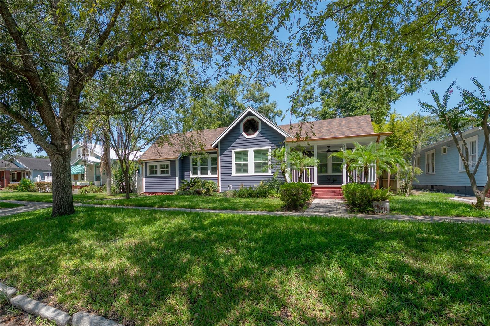 213 W COMANCHE AVE
