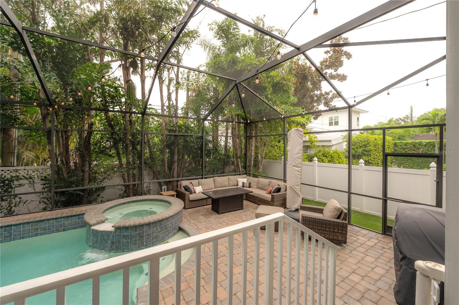 2937 W BAYSHORE CT