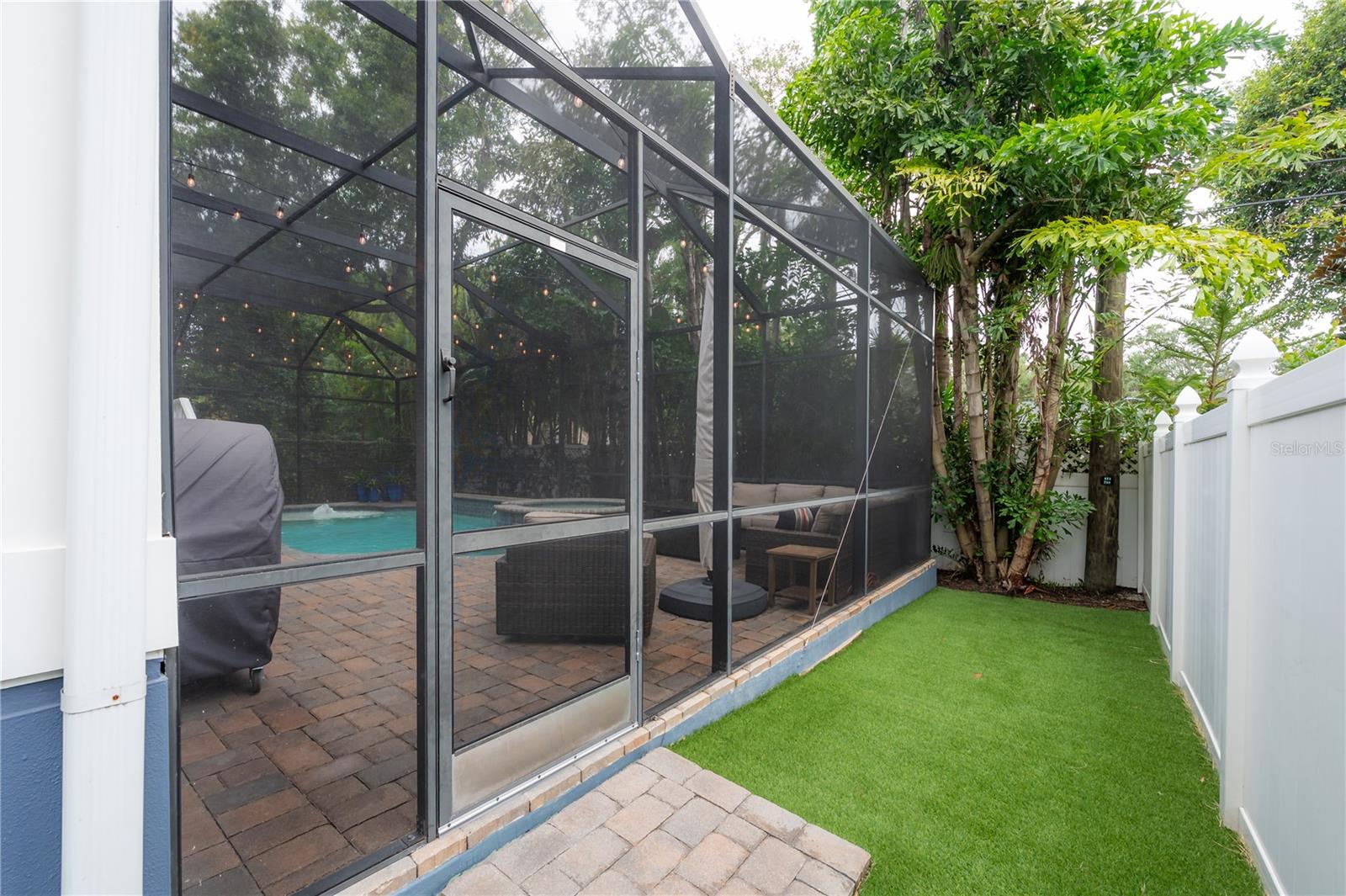 2937 W BAYSHORE CT