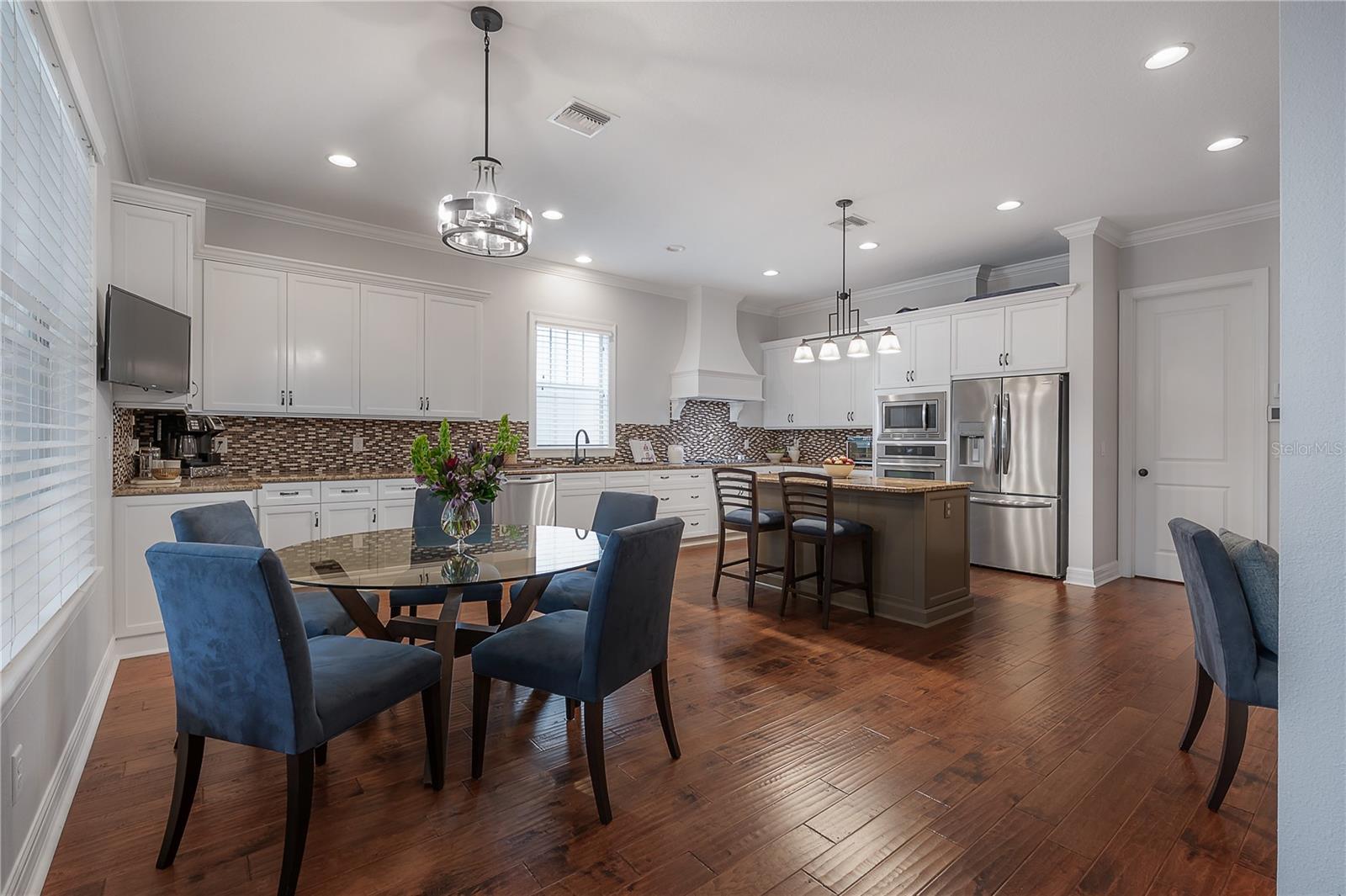 2937 W BAYSHORE CT