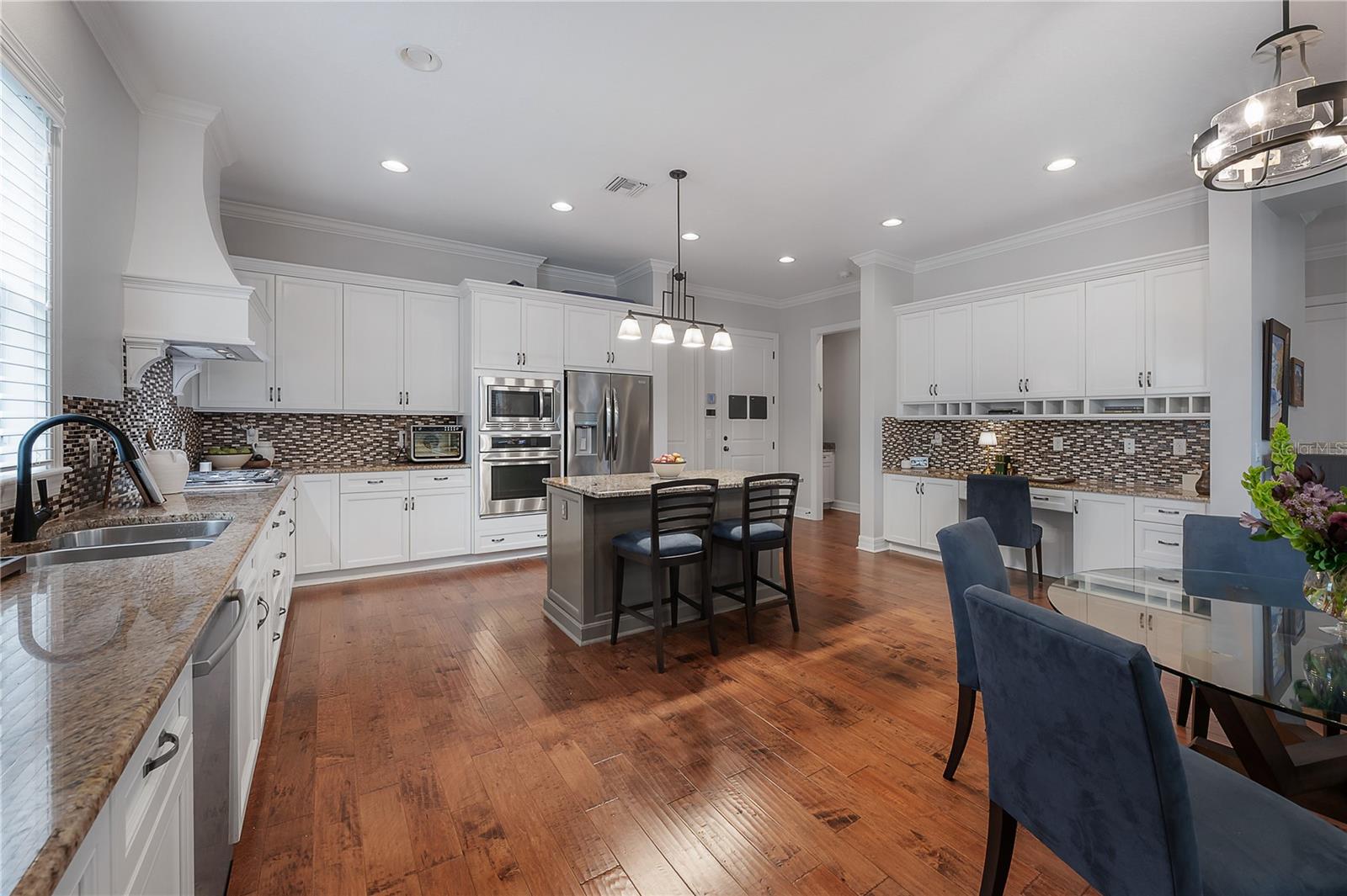 2937 W BAYSHORE CT