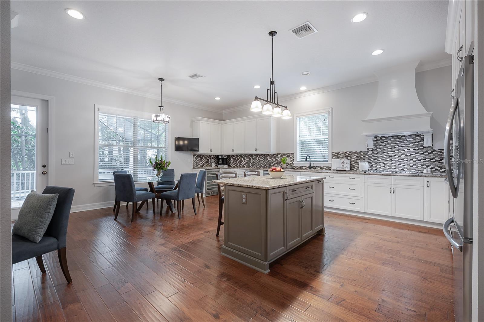 2937 W BAYSHORE CT