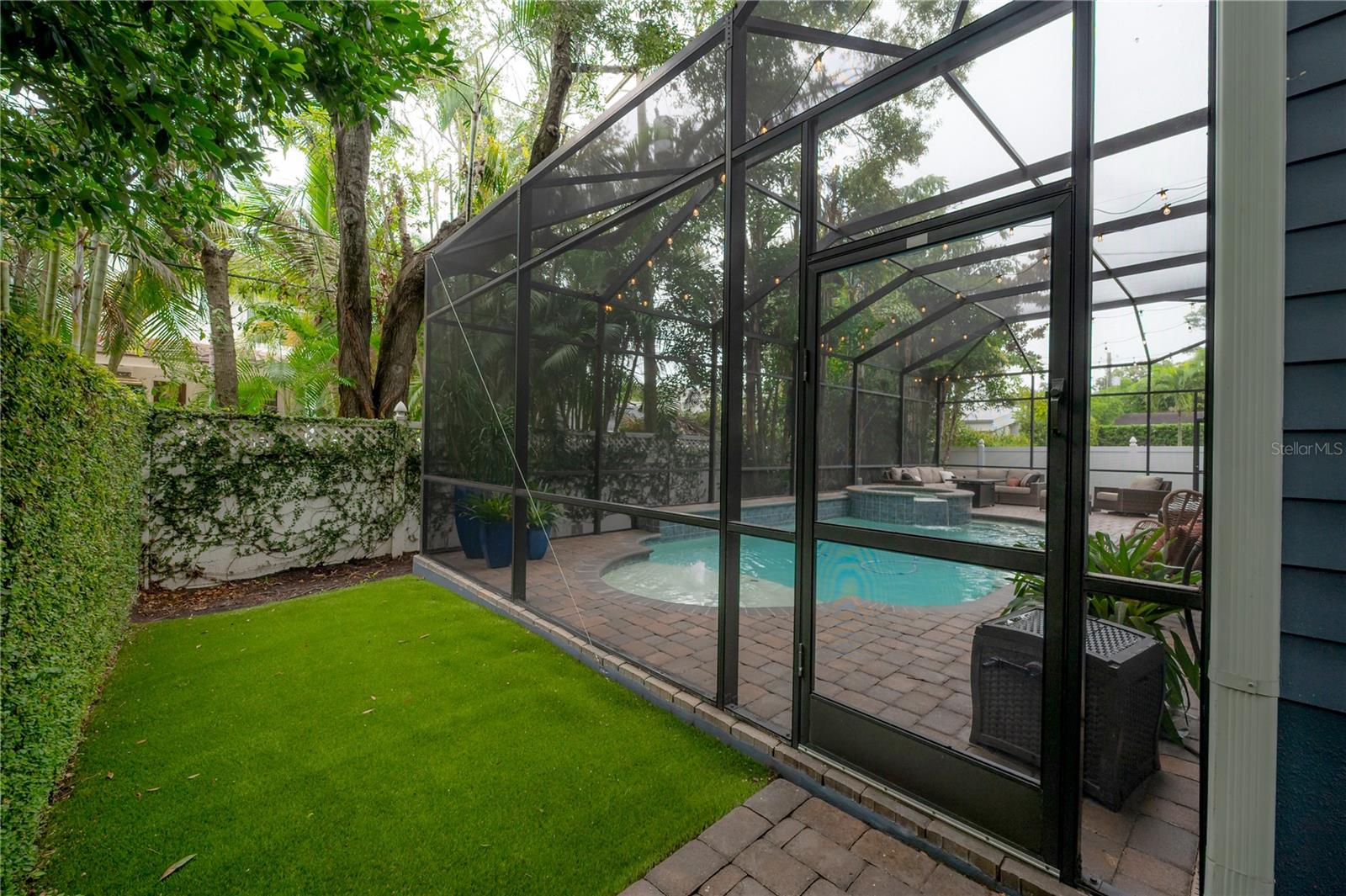 2937 W BAYSHORE CT