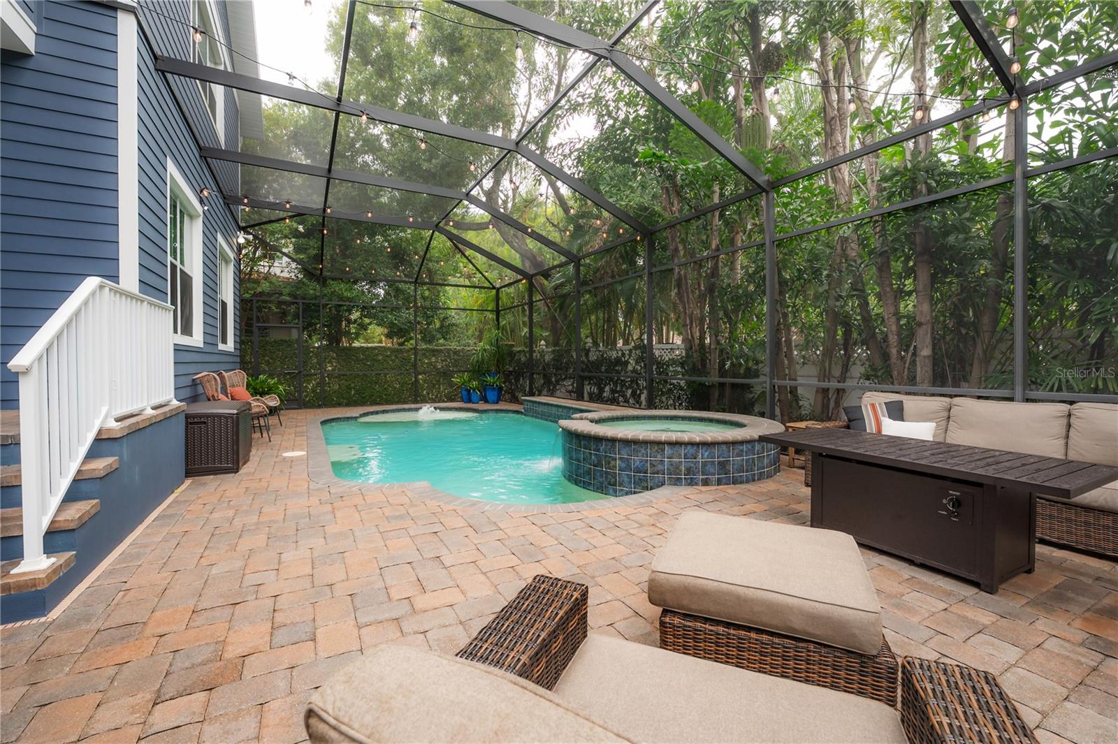 2937 W BAYSHORE CT
