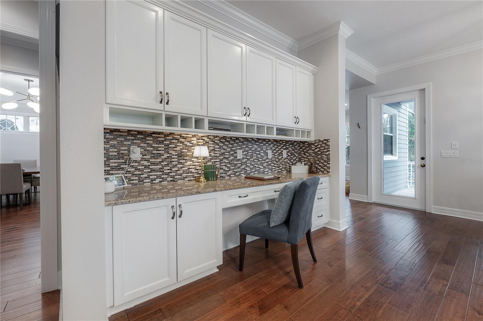 2937 W BAYSHORE CT