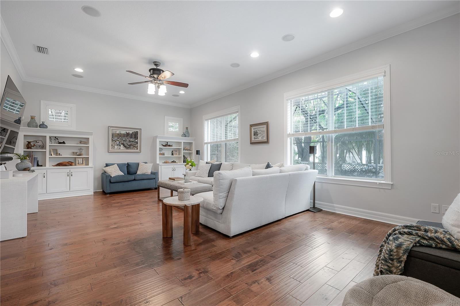 2937 W BAYSHORE CT