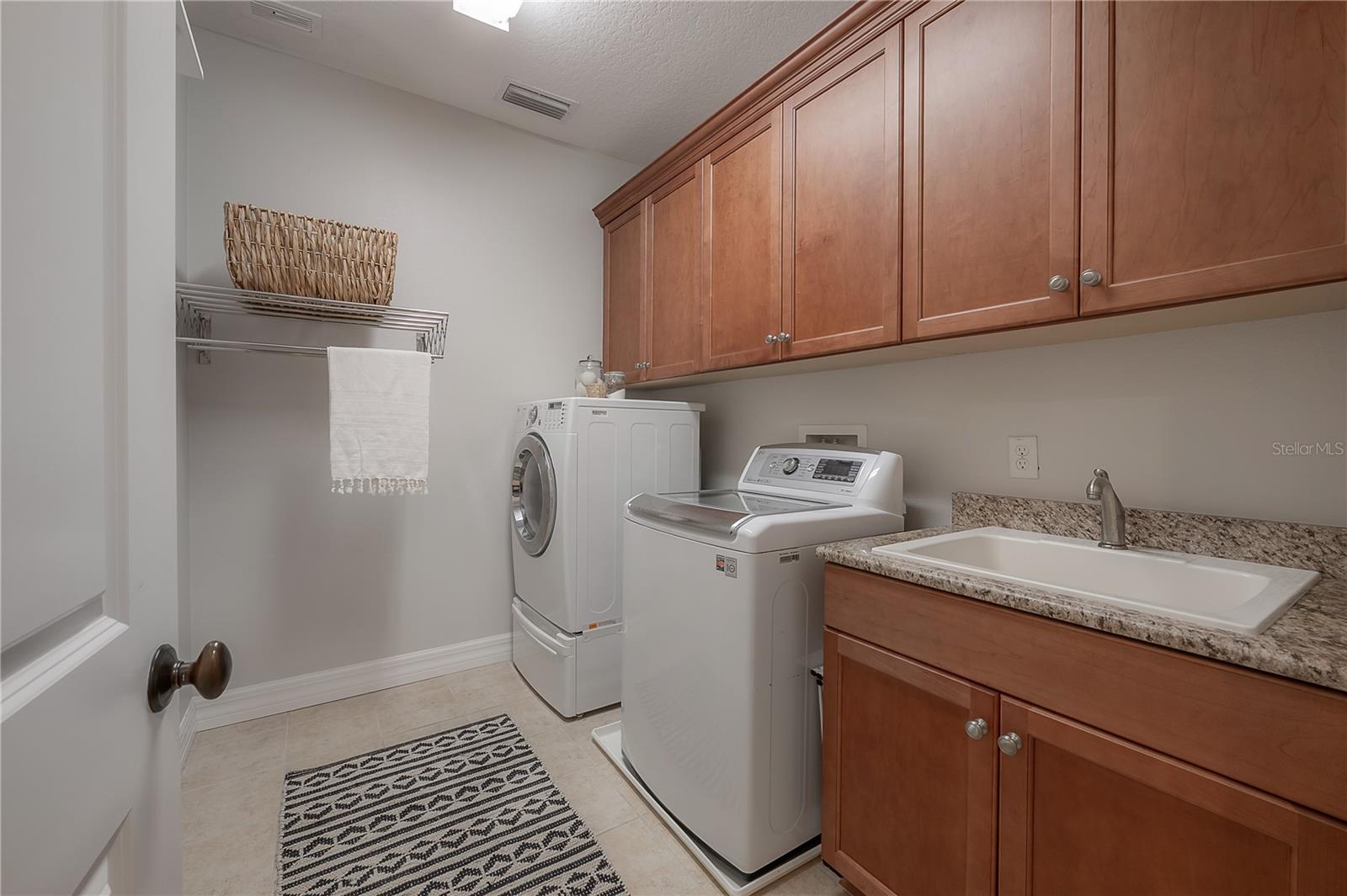 2937 W BAYSHORE CT