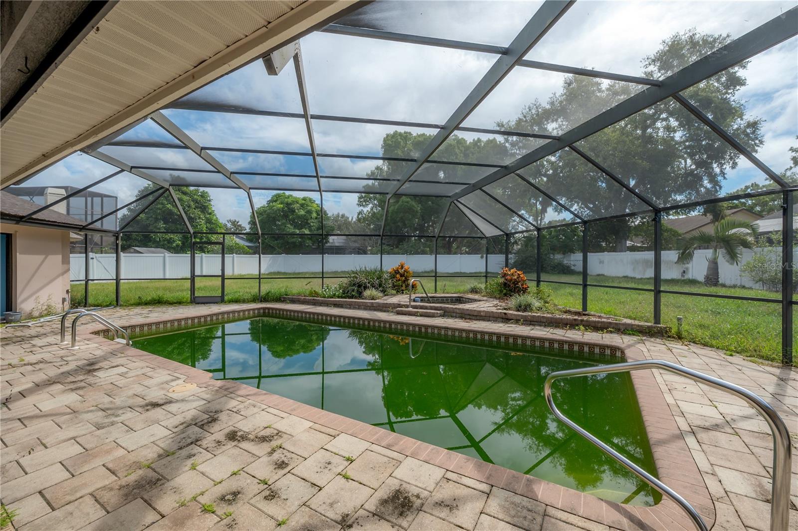 2637 WESTVIEW CT