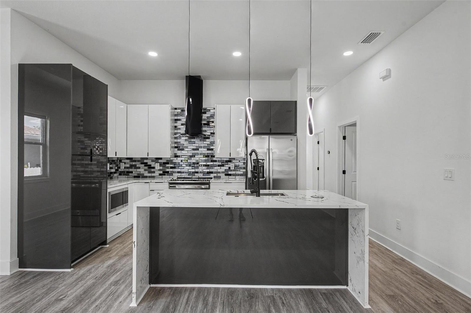 2305 W KENTUCKY AVE