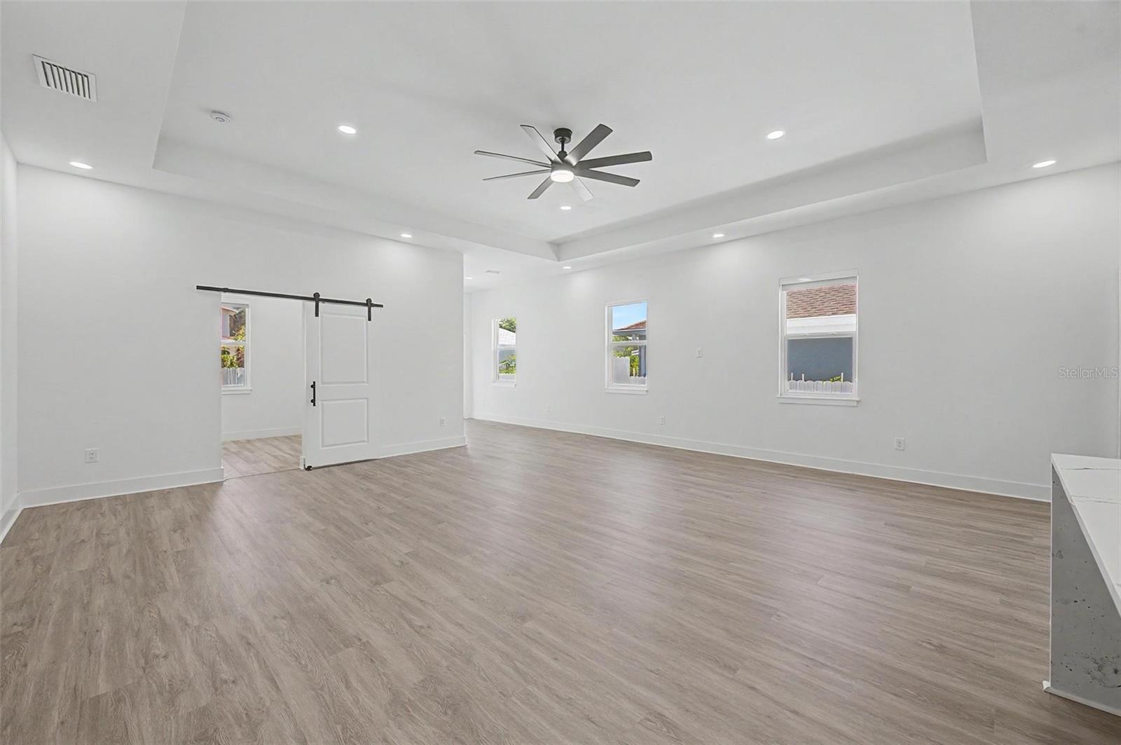 2305 W KENTUCKY AVE