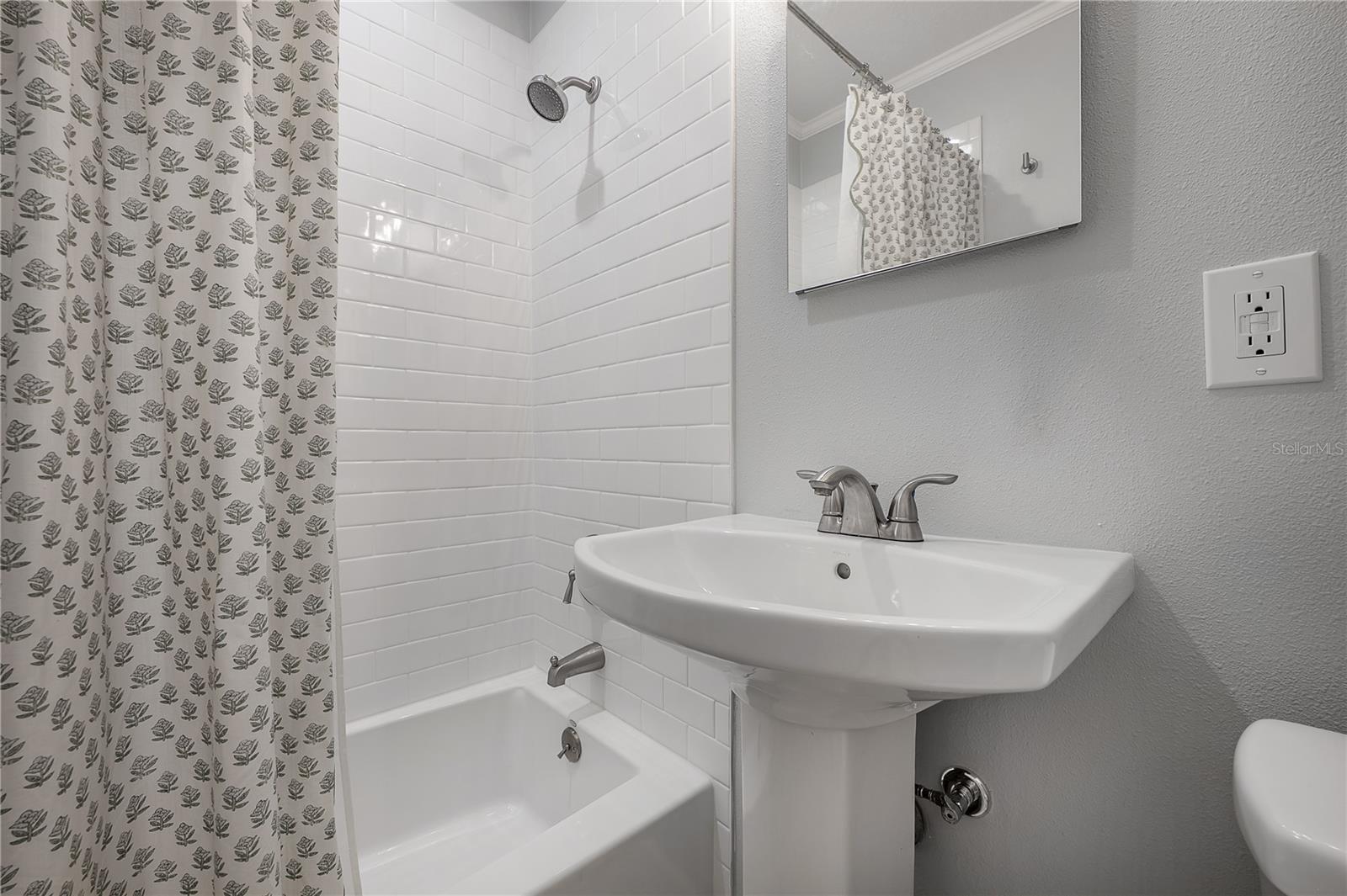 4008 W BAY VILLA AVE