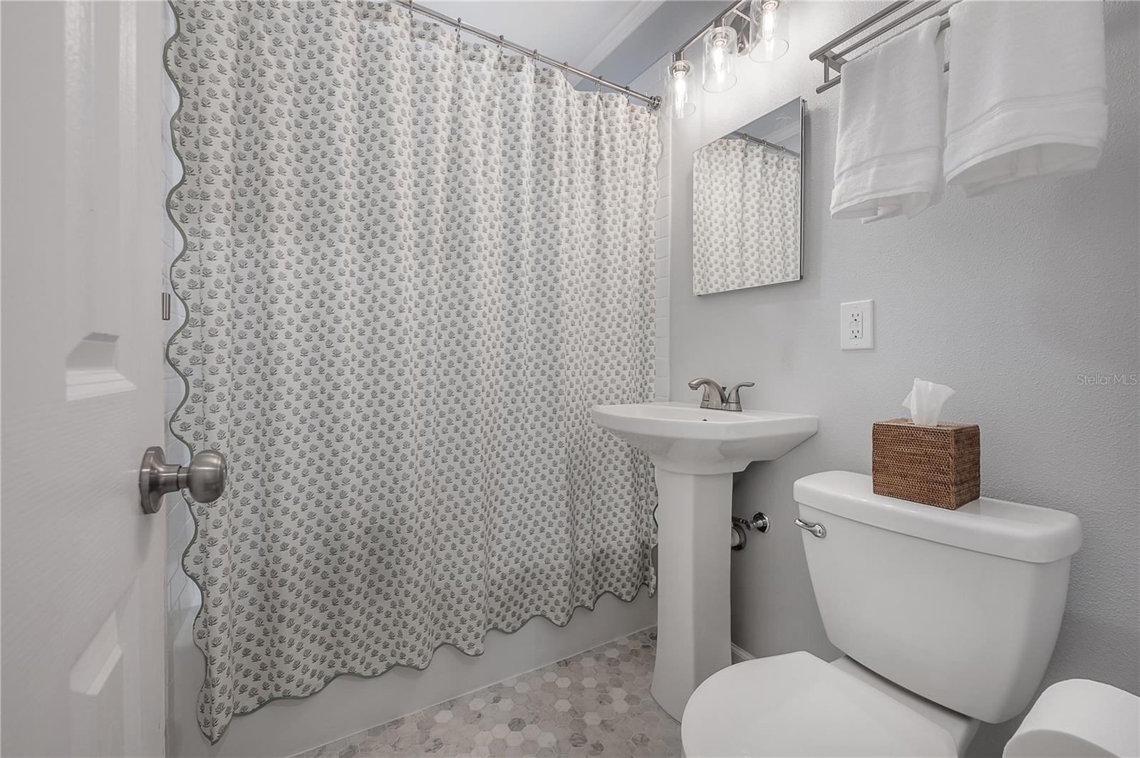 4008 W BAY VILLA AVE