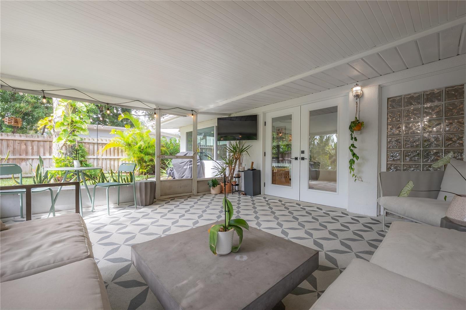 4008 W BAY VILLA AVE