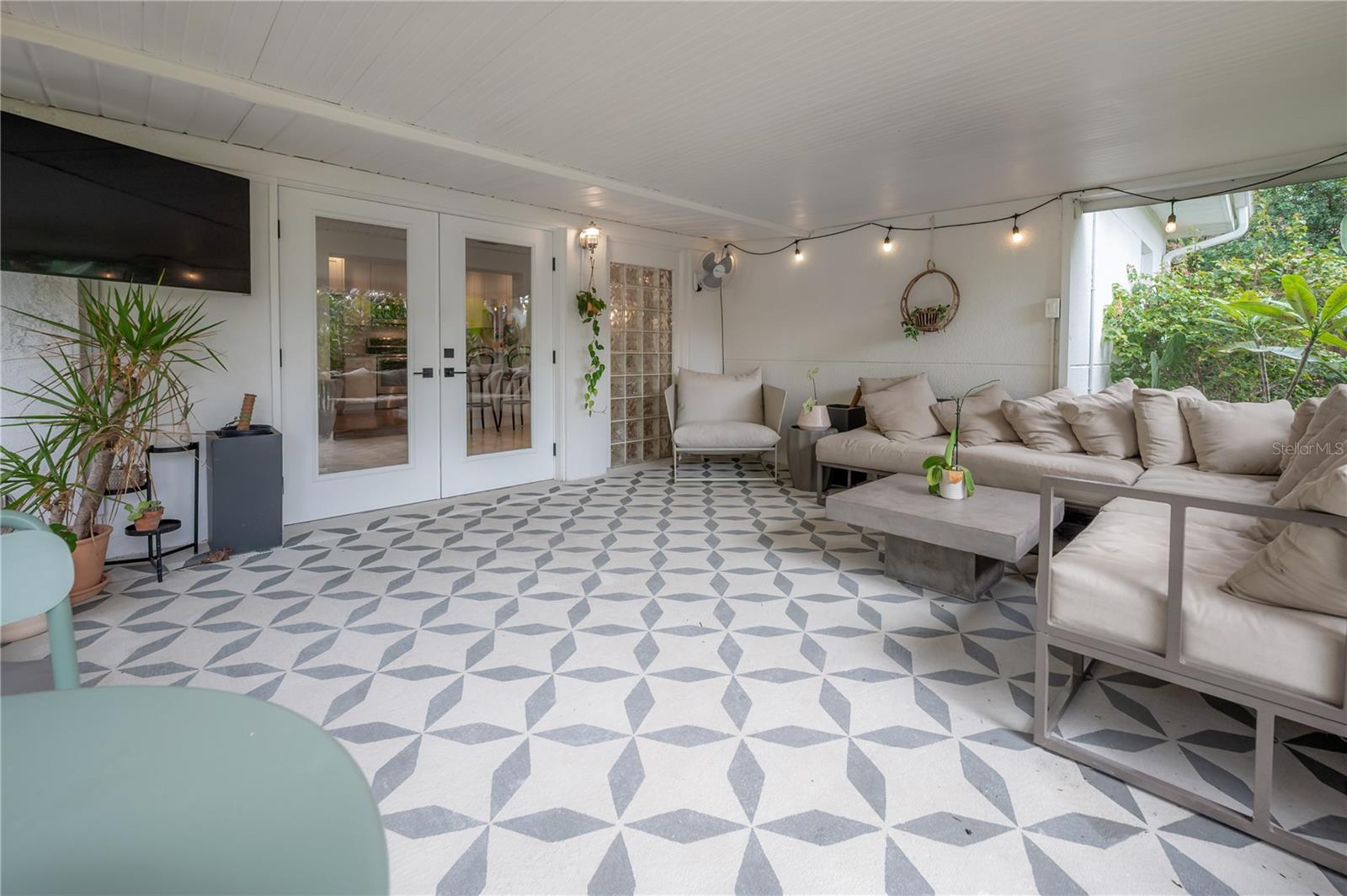 4008 W BAY VILLA AVE