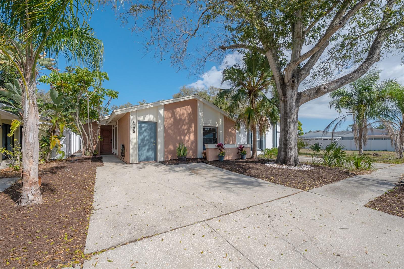 4709 GLENAIRE CT