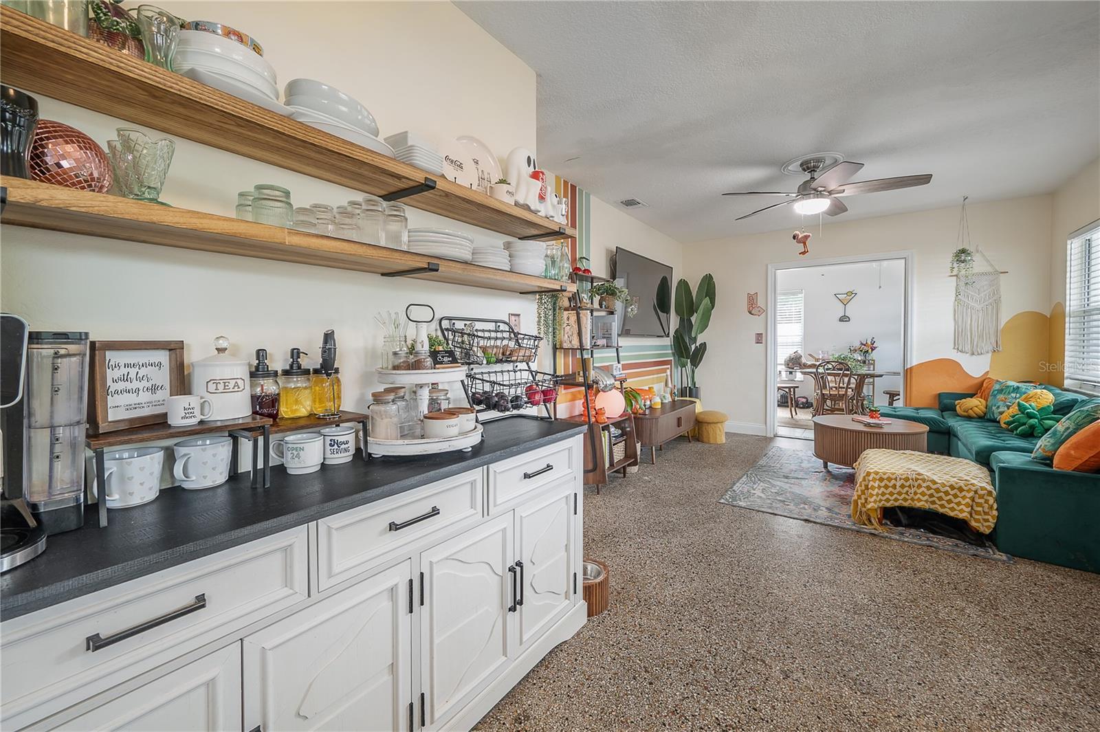 2119 W HENRY AVE