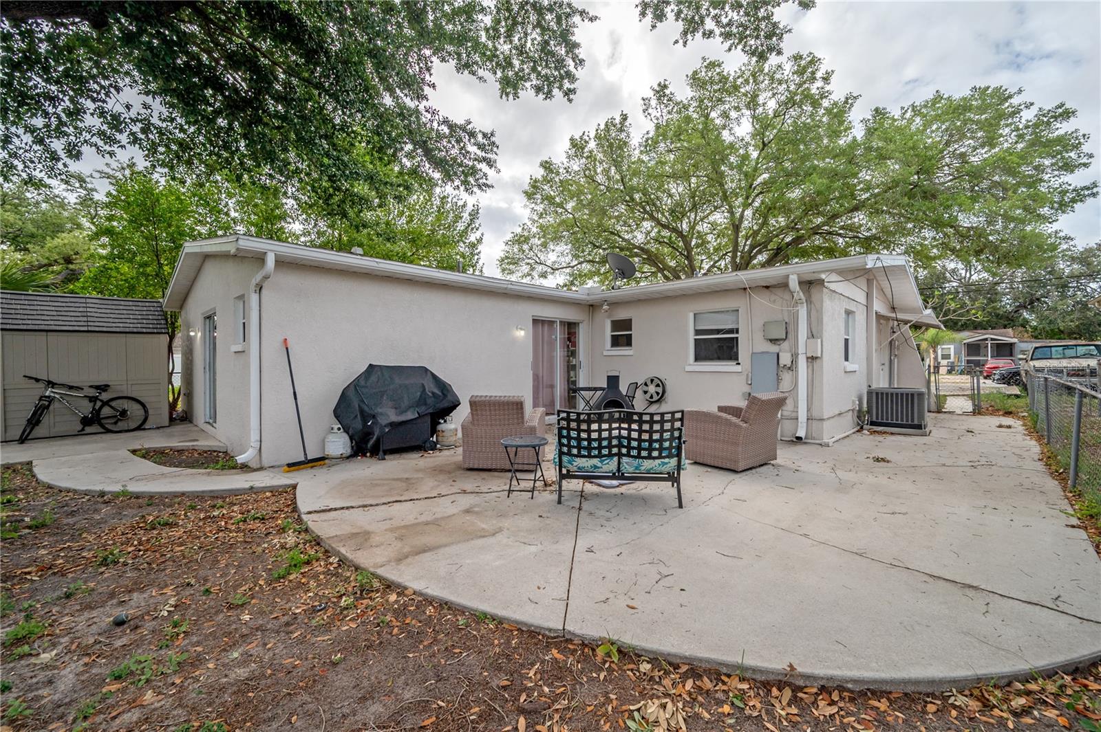 2119 W HENRY AVE
