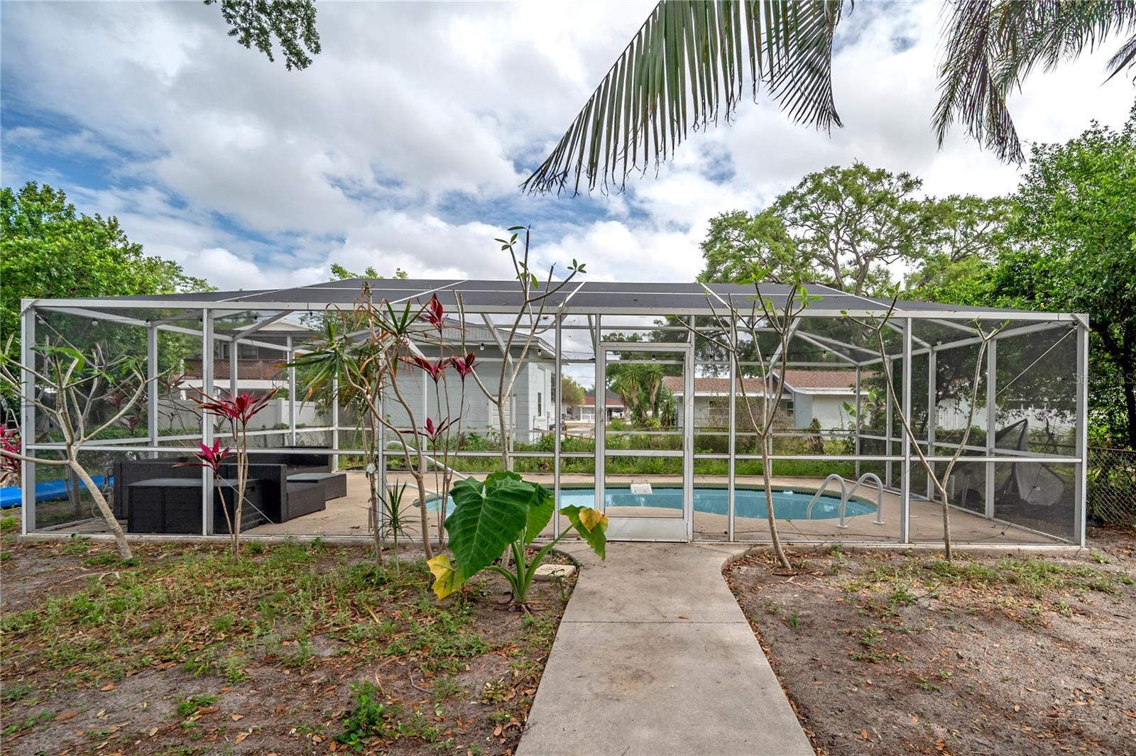 2119 W HENRY AVE