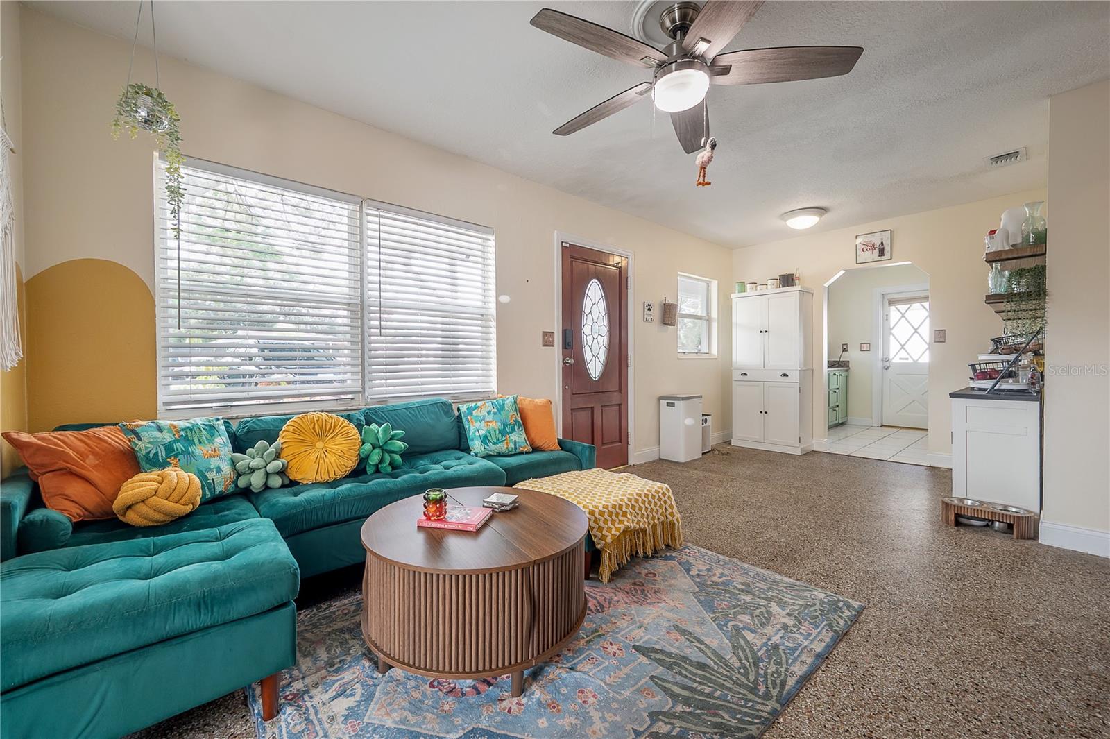 2119 W HENRY AVE
