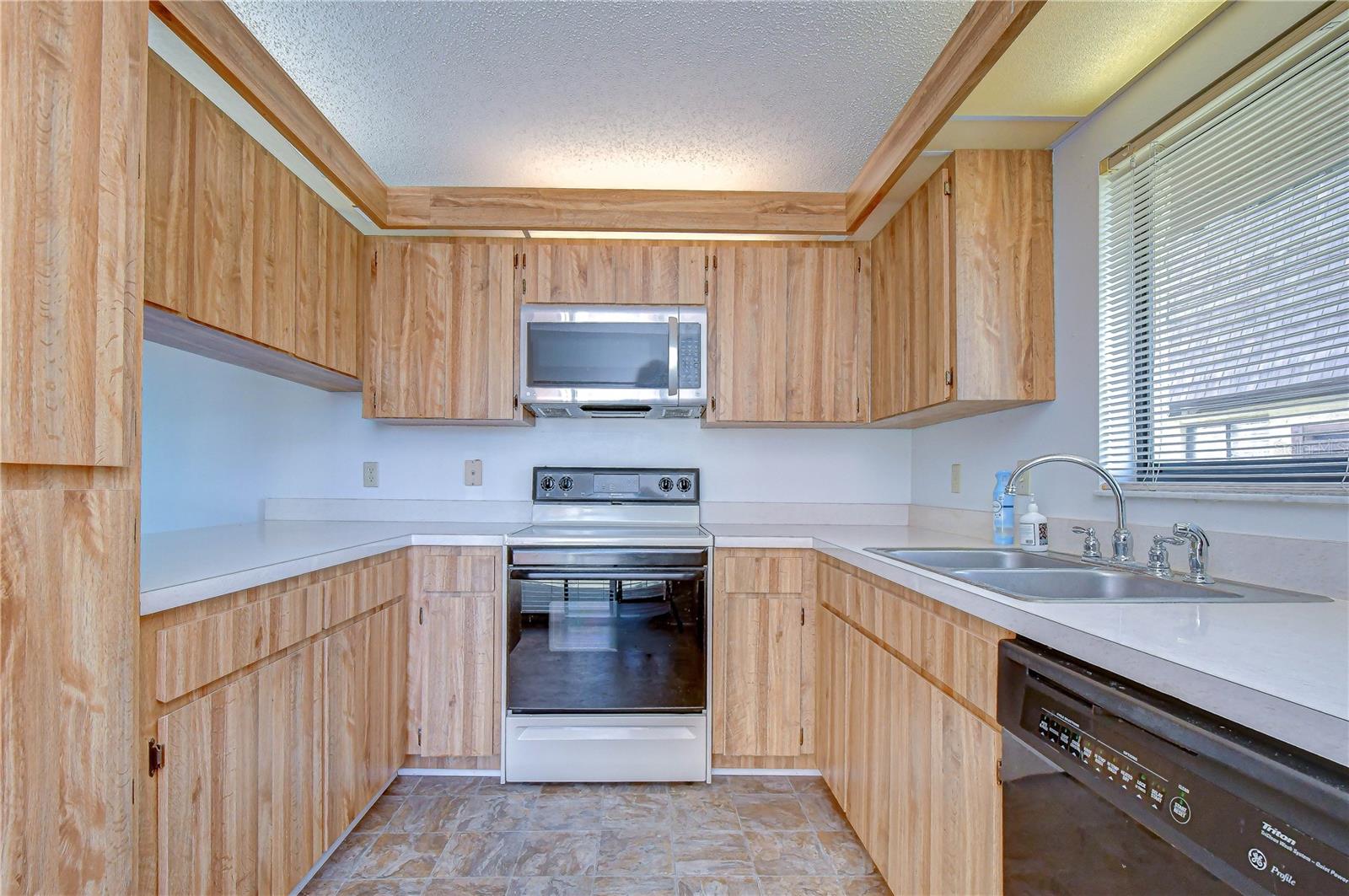 15406 E POND WOODS DR #15406