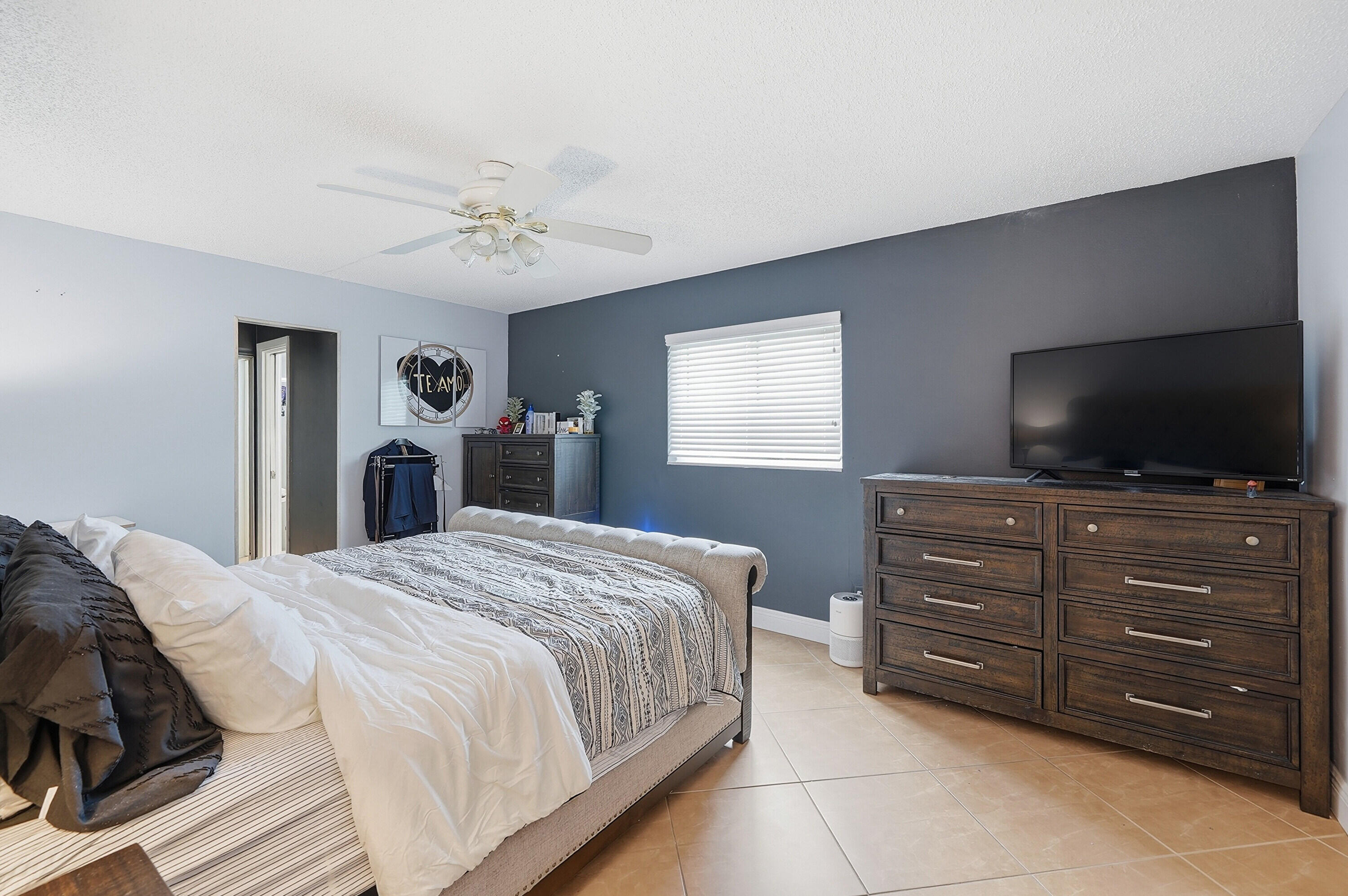 2301 NW 37th Avenue