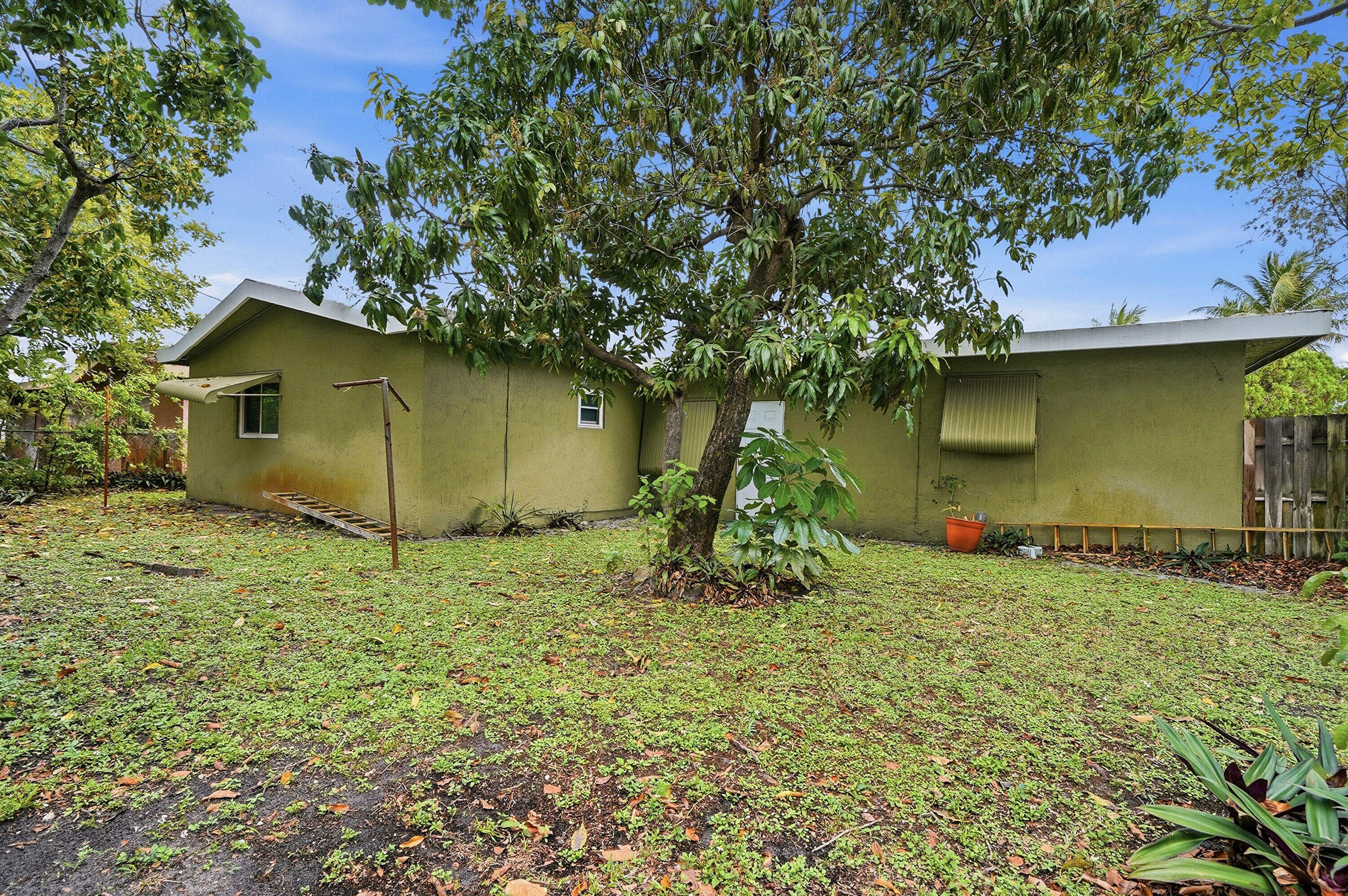 2301 NW 37th Avenue