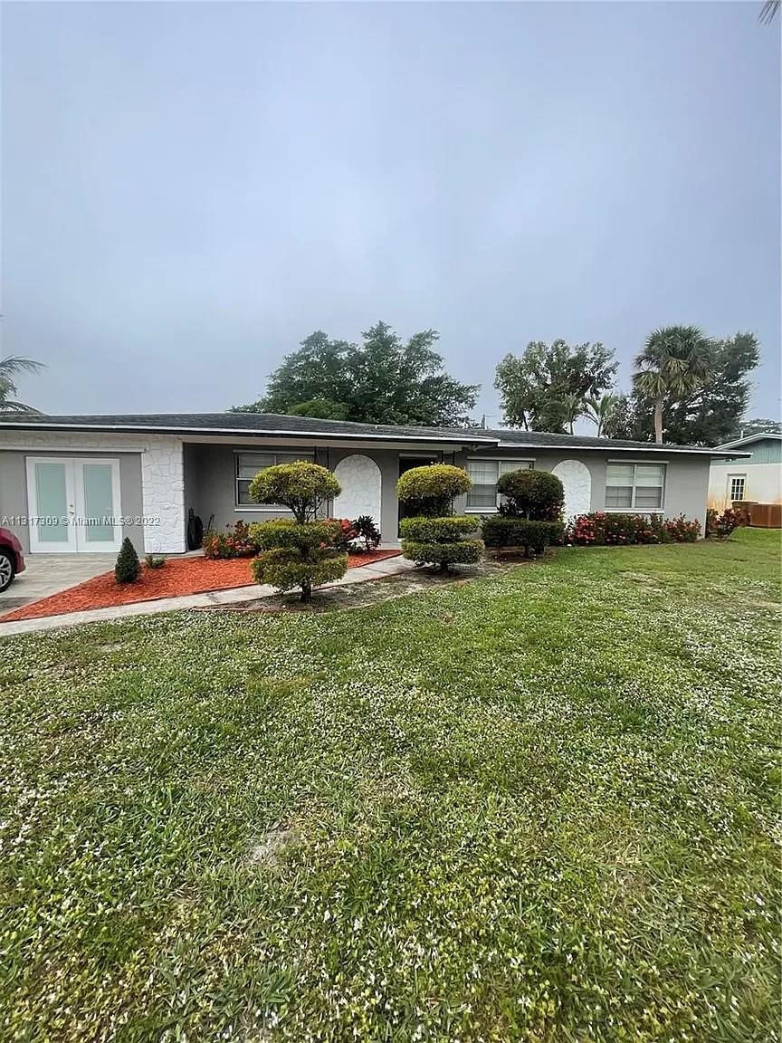 706 SE Alamanda Way