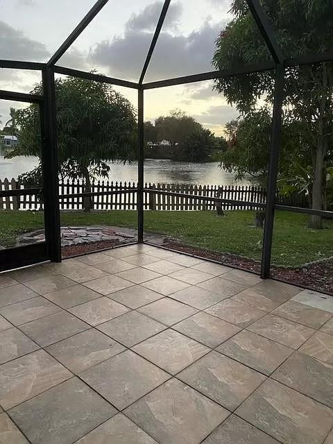 706 SE Alamanda Way