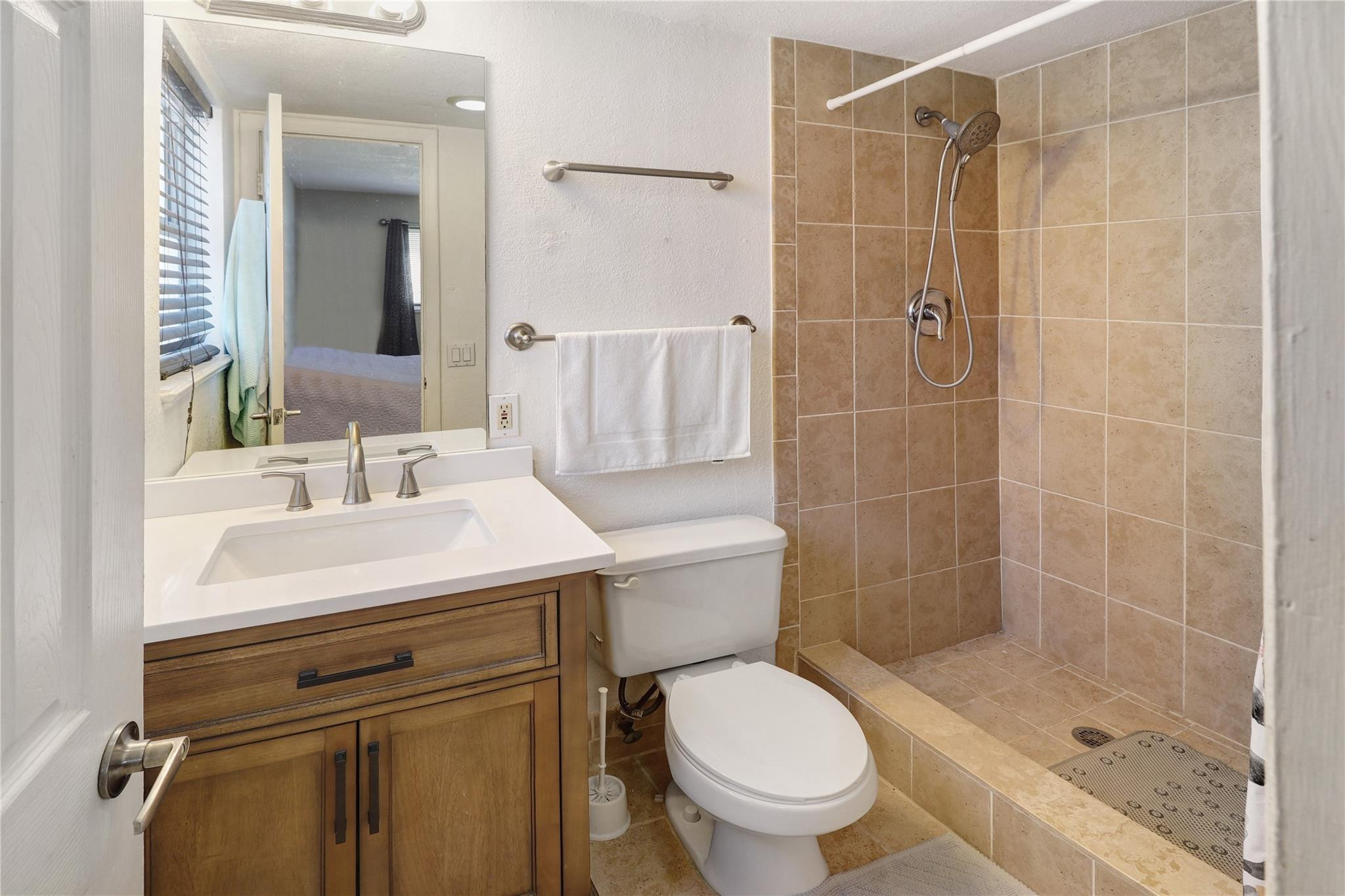 2715 NE 49th Street 101