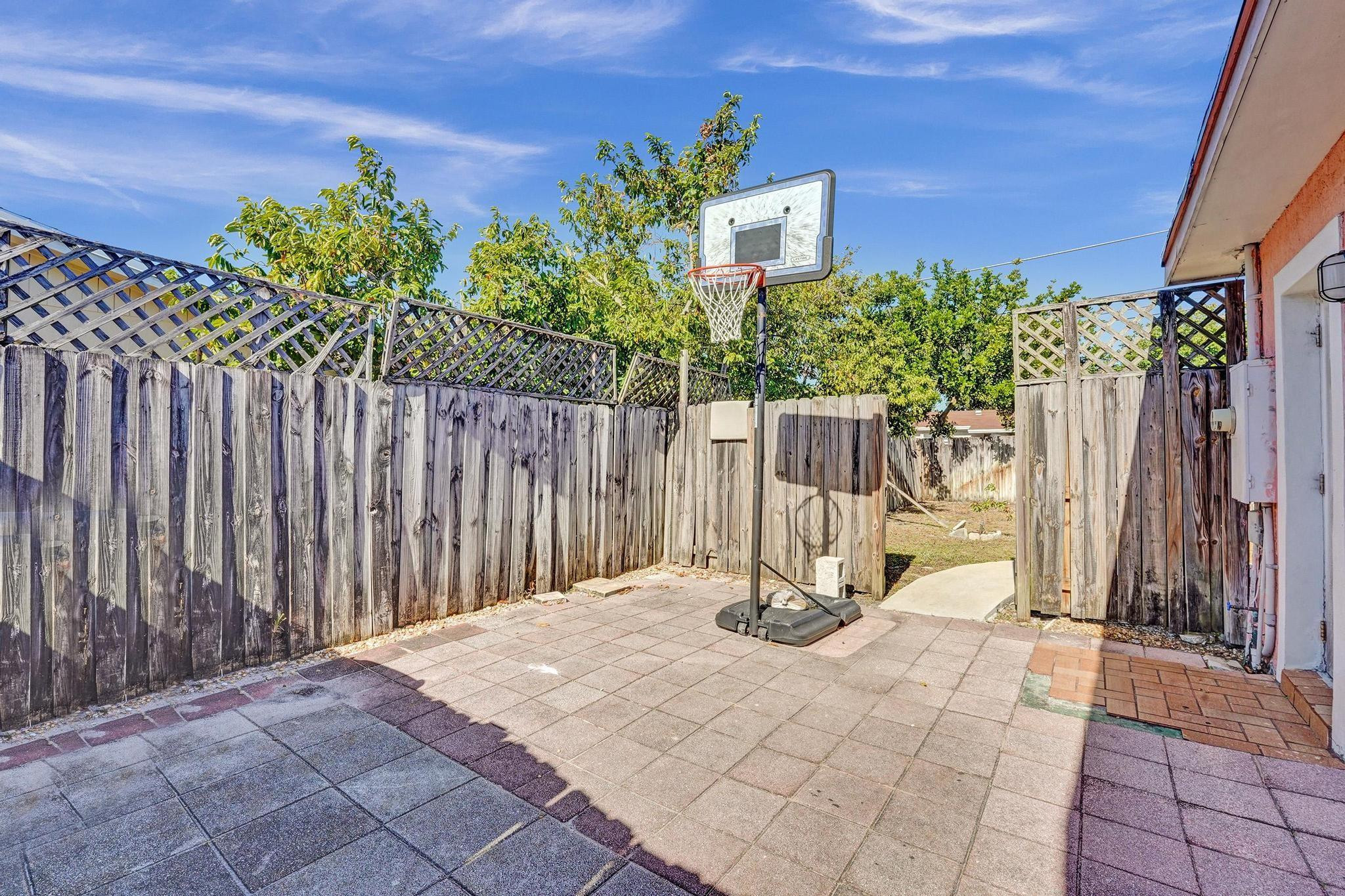 821 NE 52nd Street