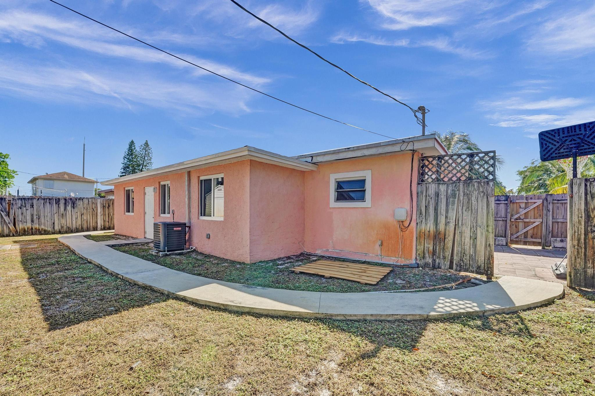 821 NE 52nd Street