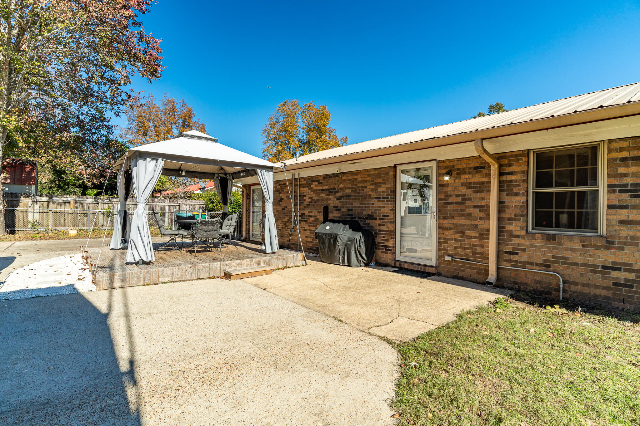 1211 Valley Rd Road