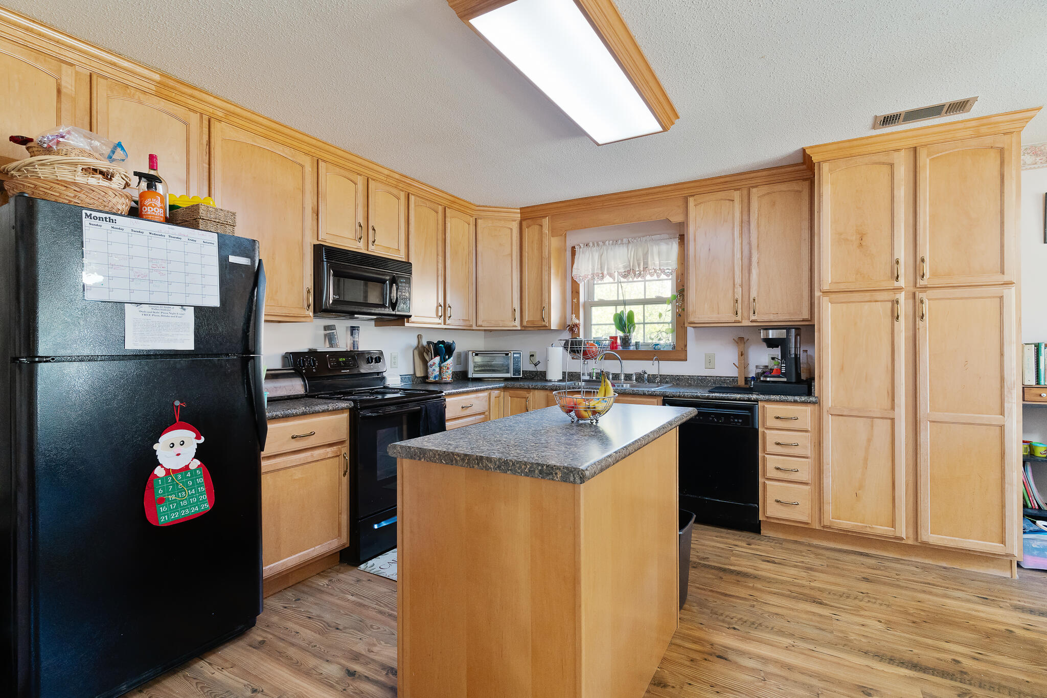 1211 Valley Rd Road