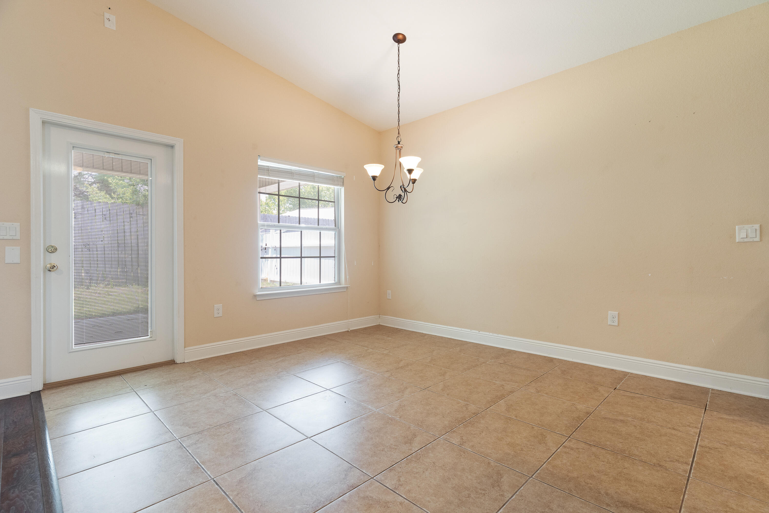 2071 Fountainview Drive