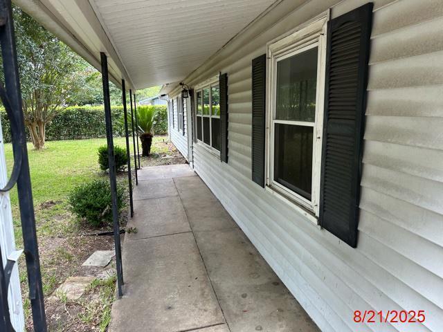 35 NW Maples Street