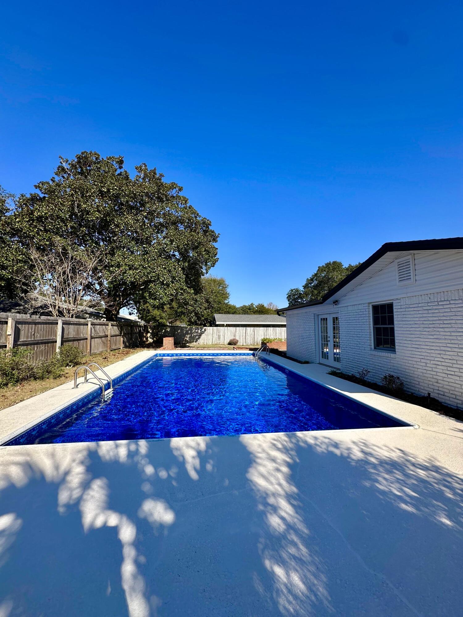 258 NW Briarwood Circle