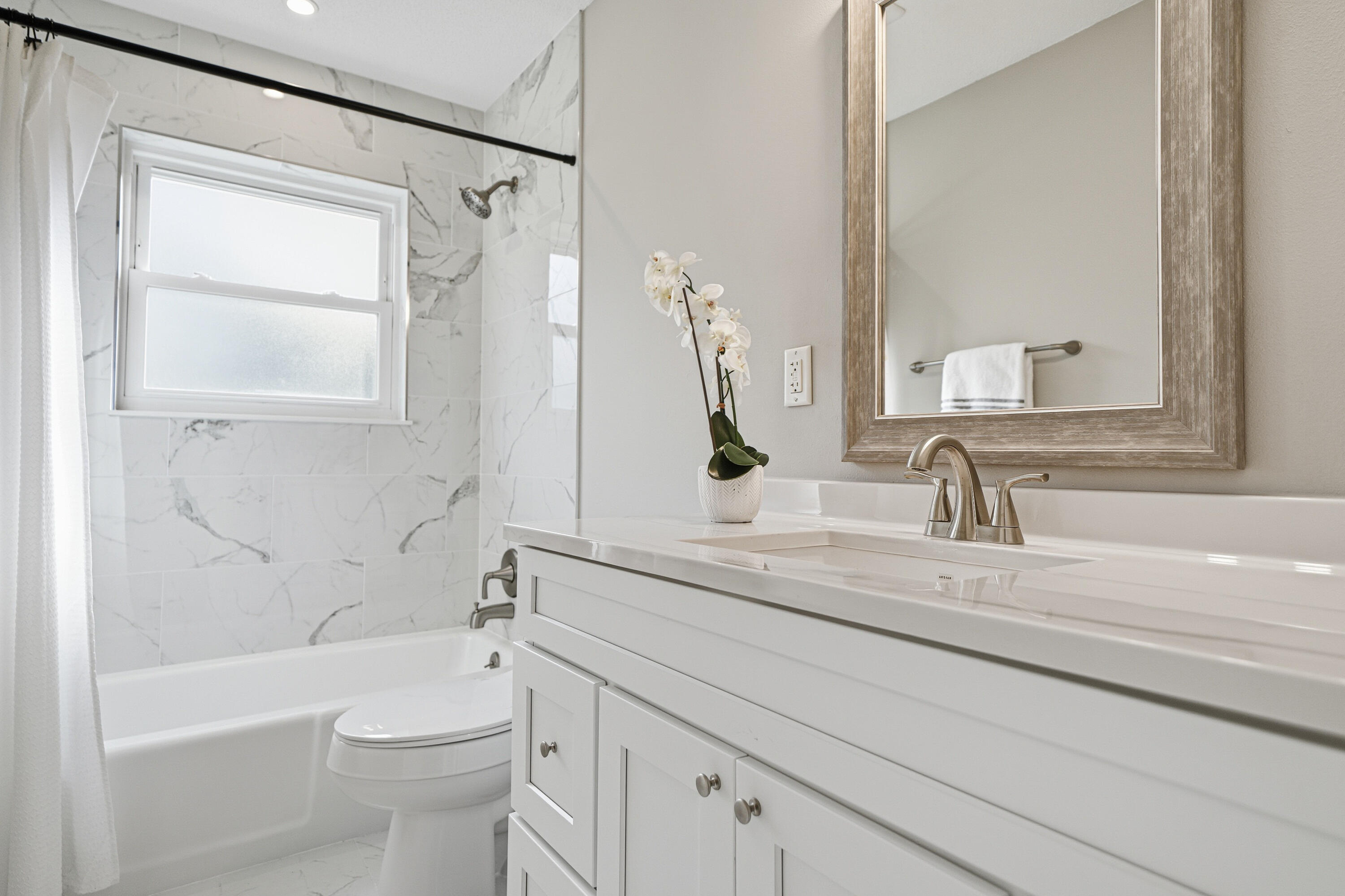 258 NW Briarwood Circle