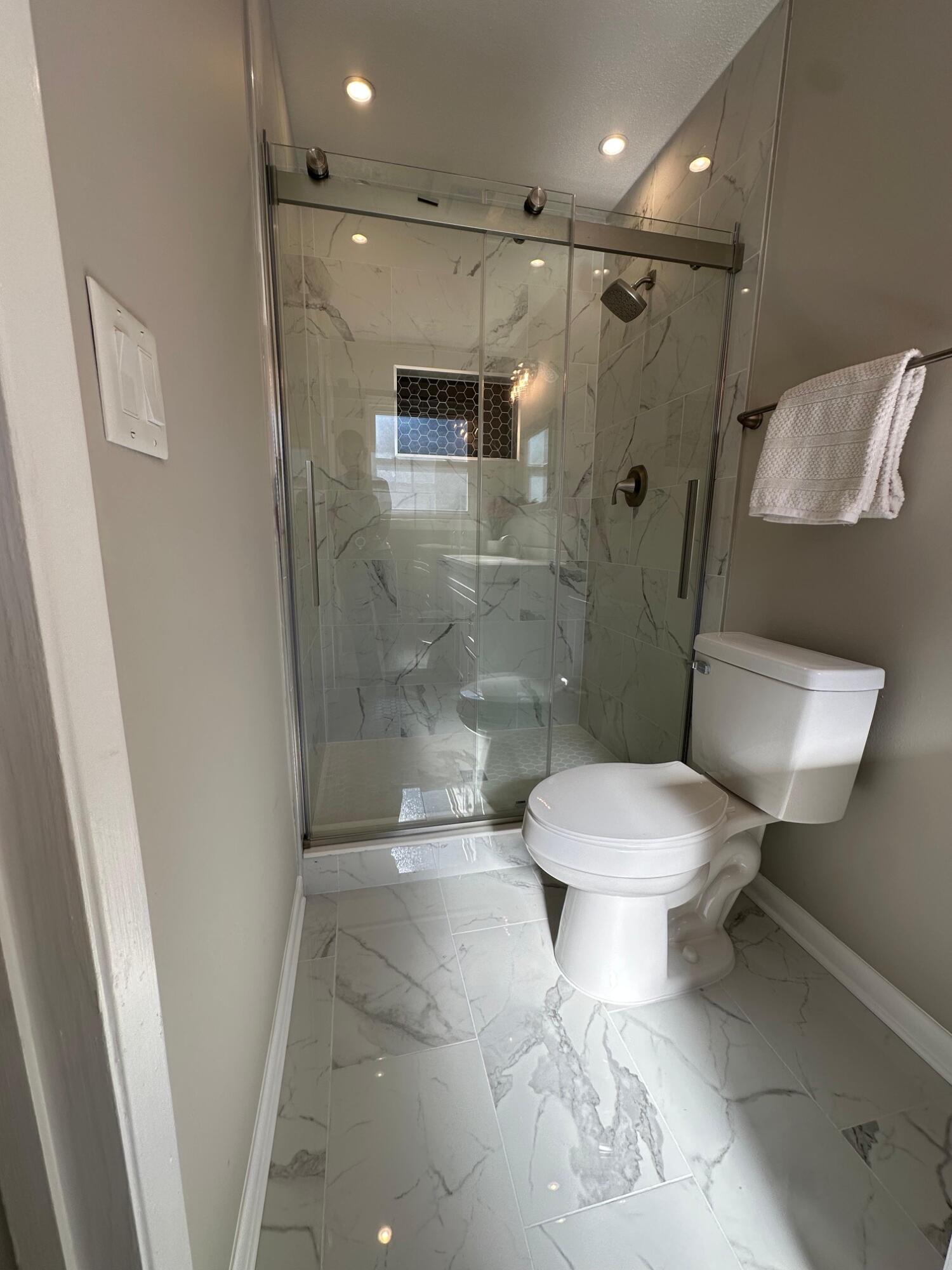 258 NW Briarwood Circle