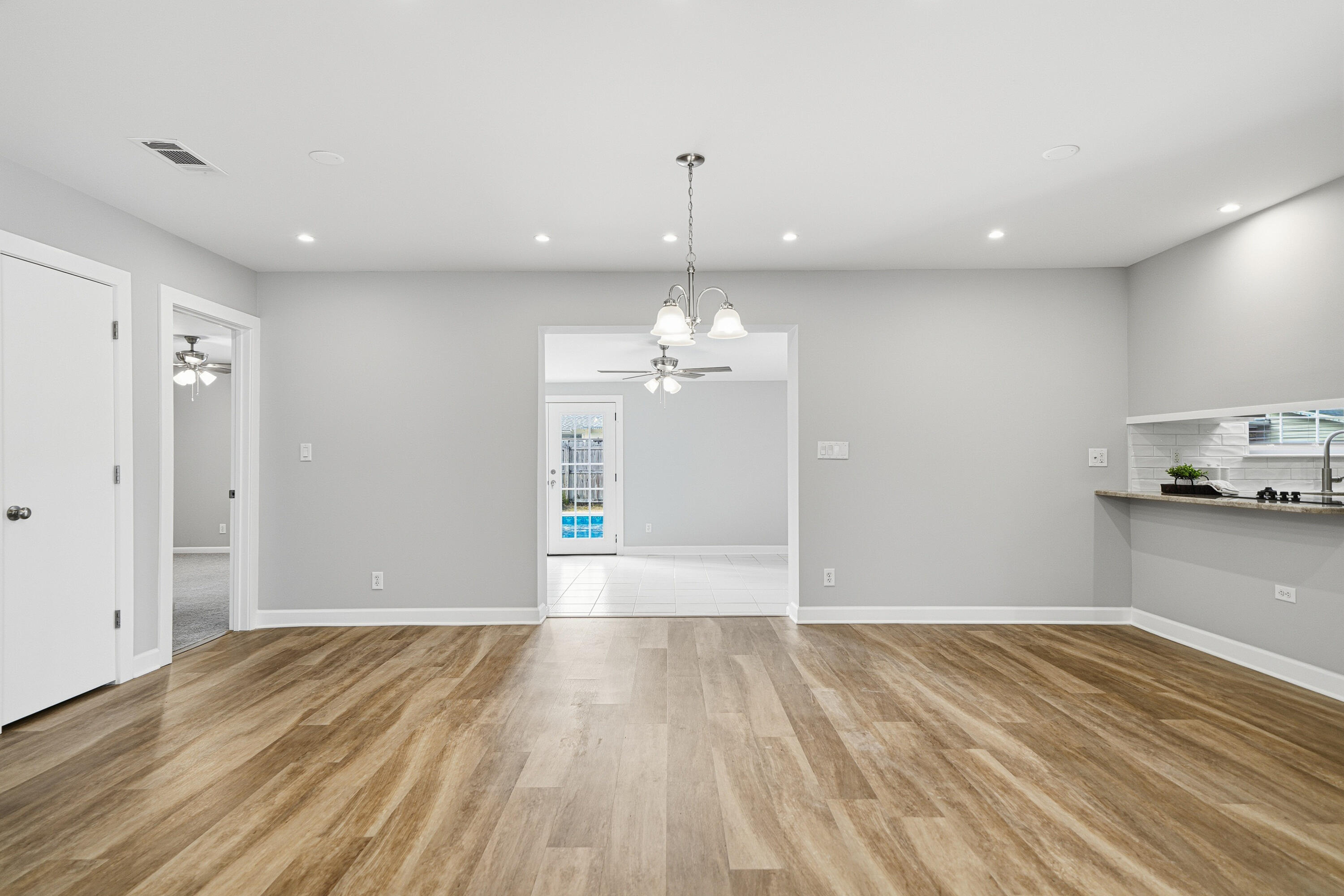 258 NW Briarwood Circle