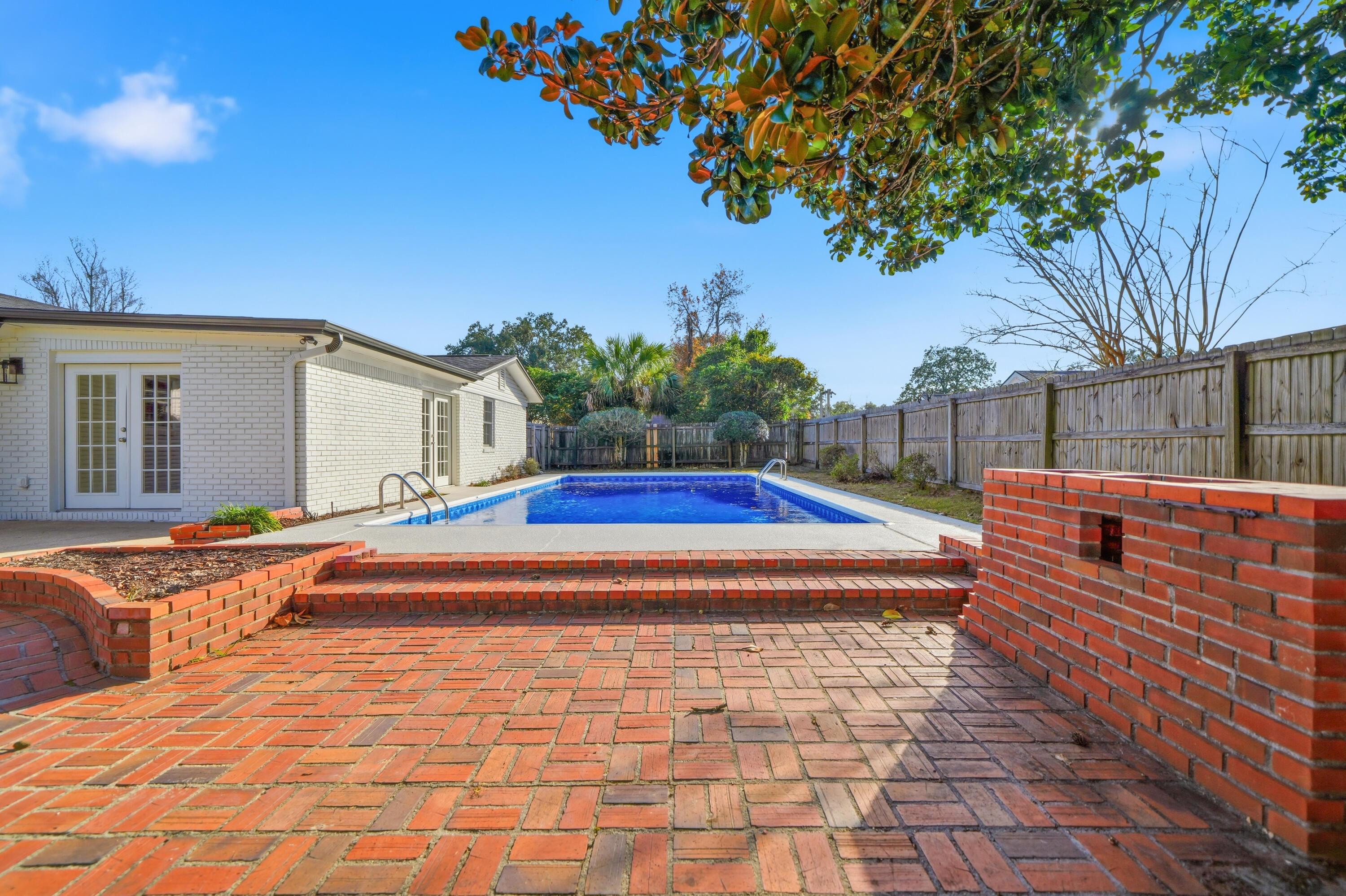 258 NW Briarwood Circle